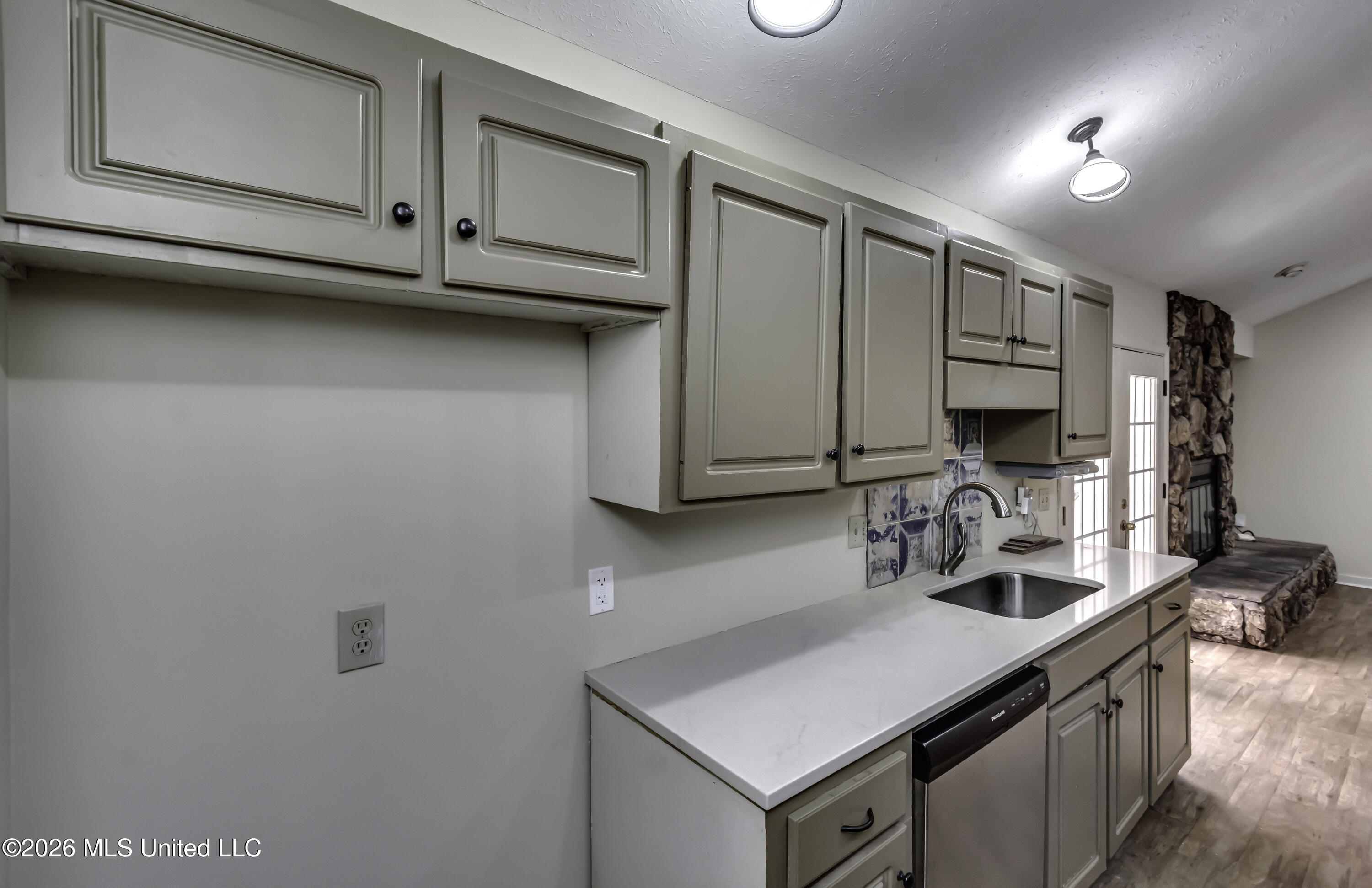 1116 Benbrook Drive Property Photo 14