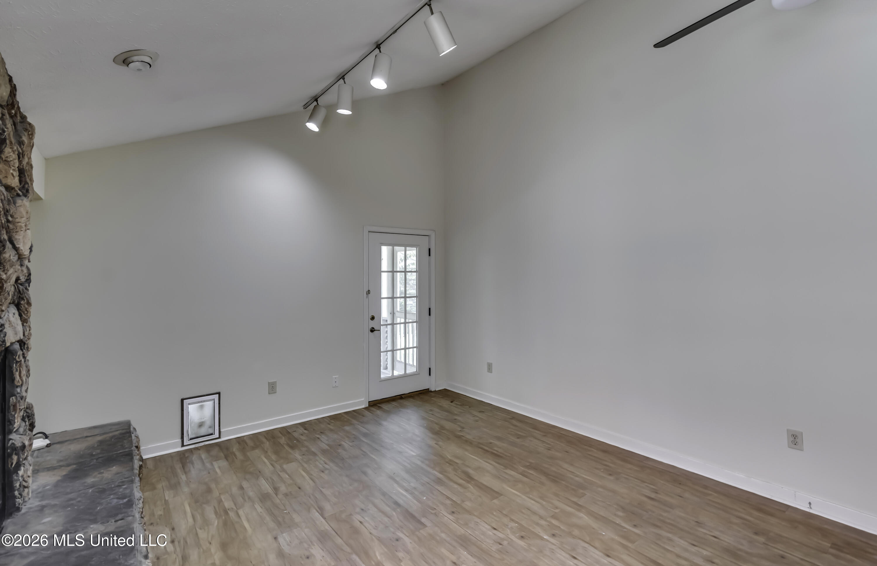 1116 Benbrook Drive Property Photo 19