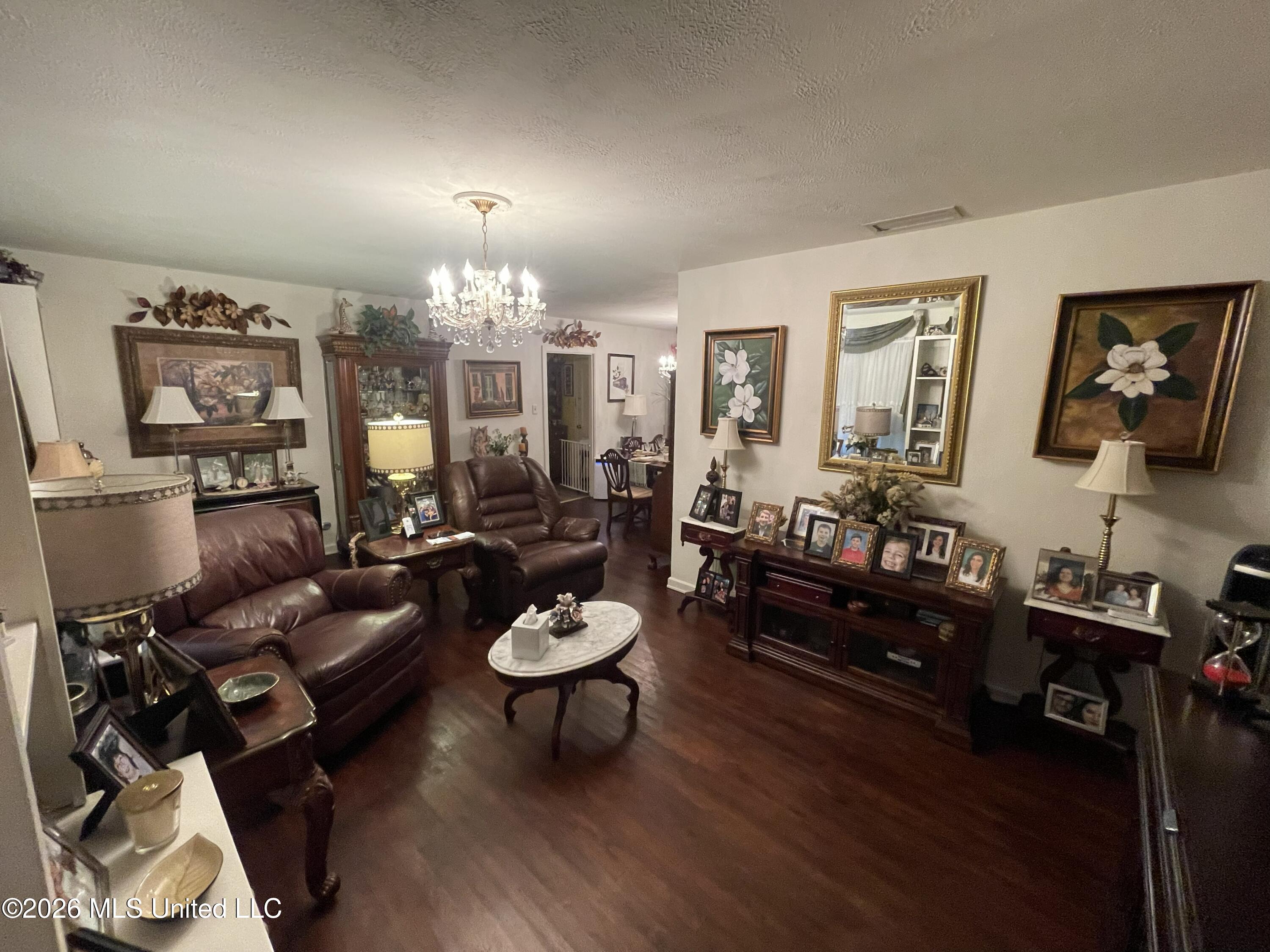 1172 W 20th Street Property Photo 5
