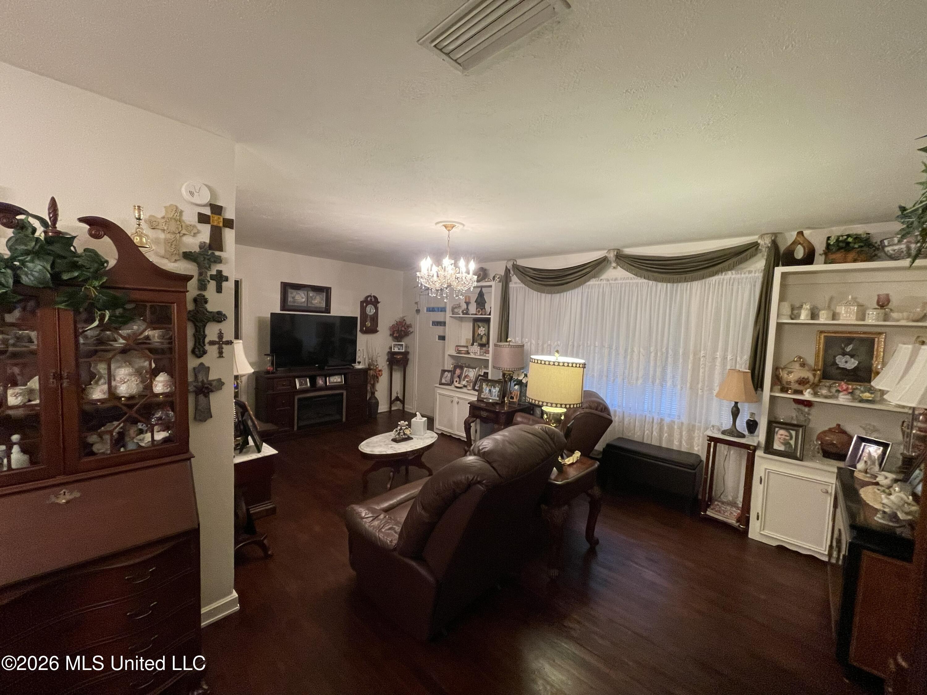 1172 W 20th Street Property Photo 6