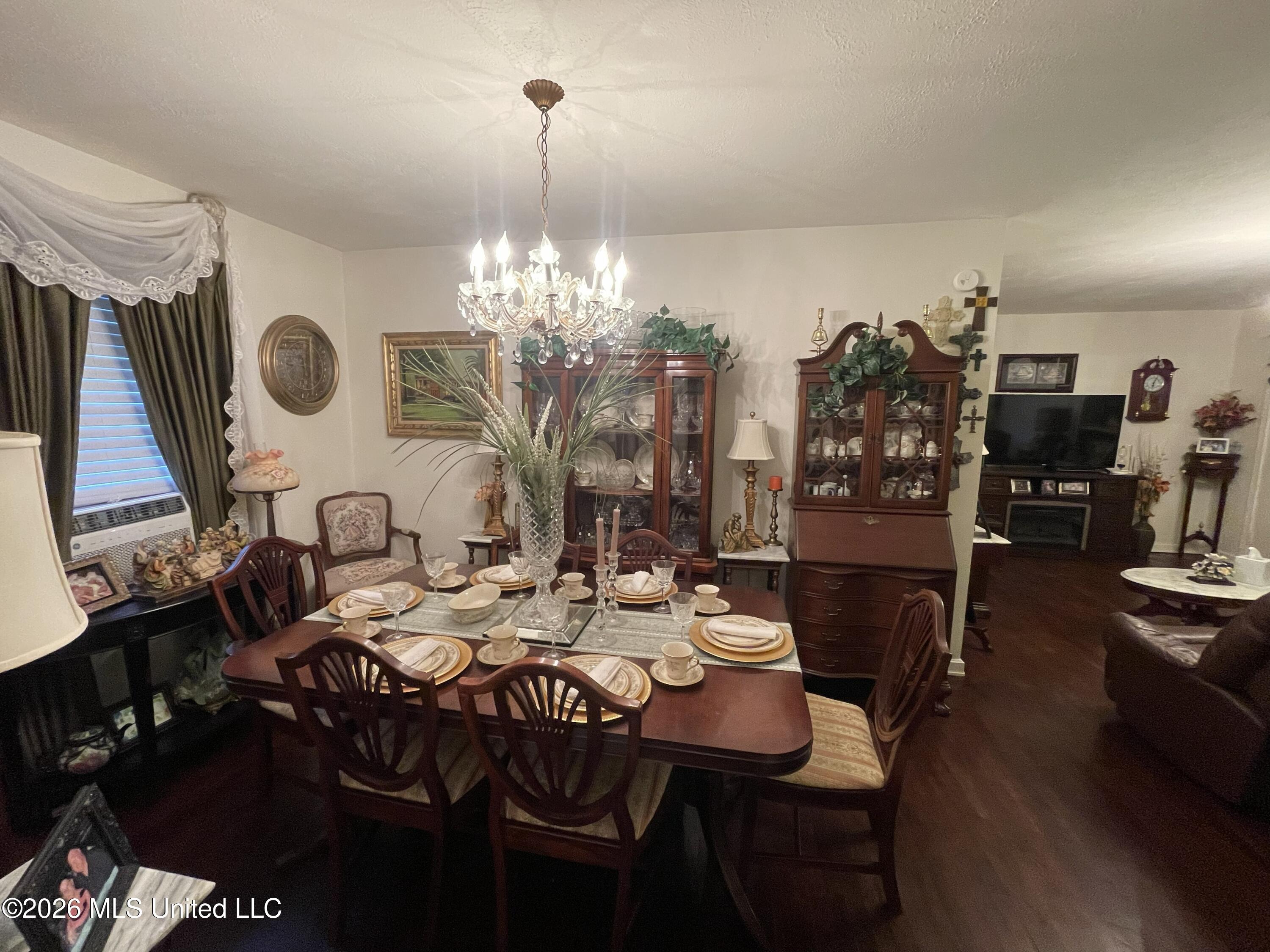 1172 W 20th Street Property Photo 7