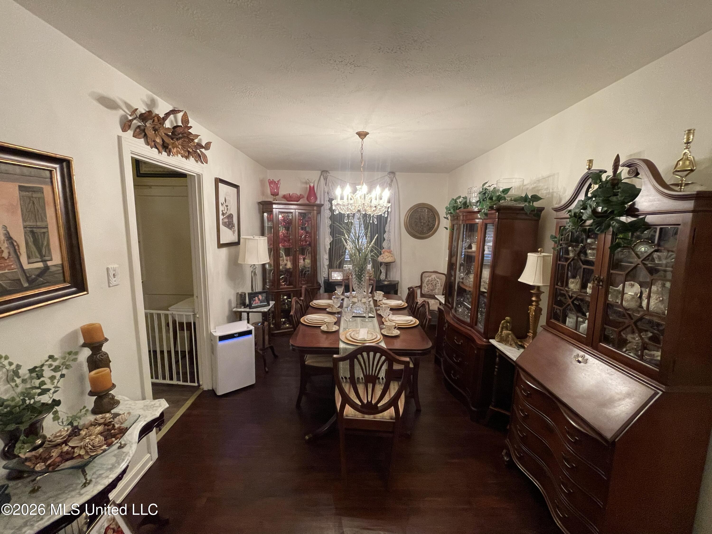 1172 W 20th Street Property Photo 8