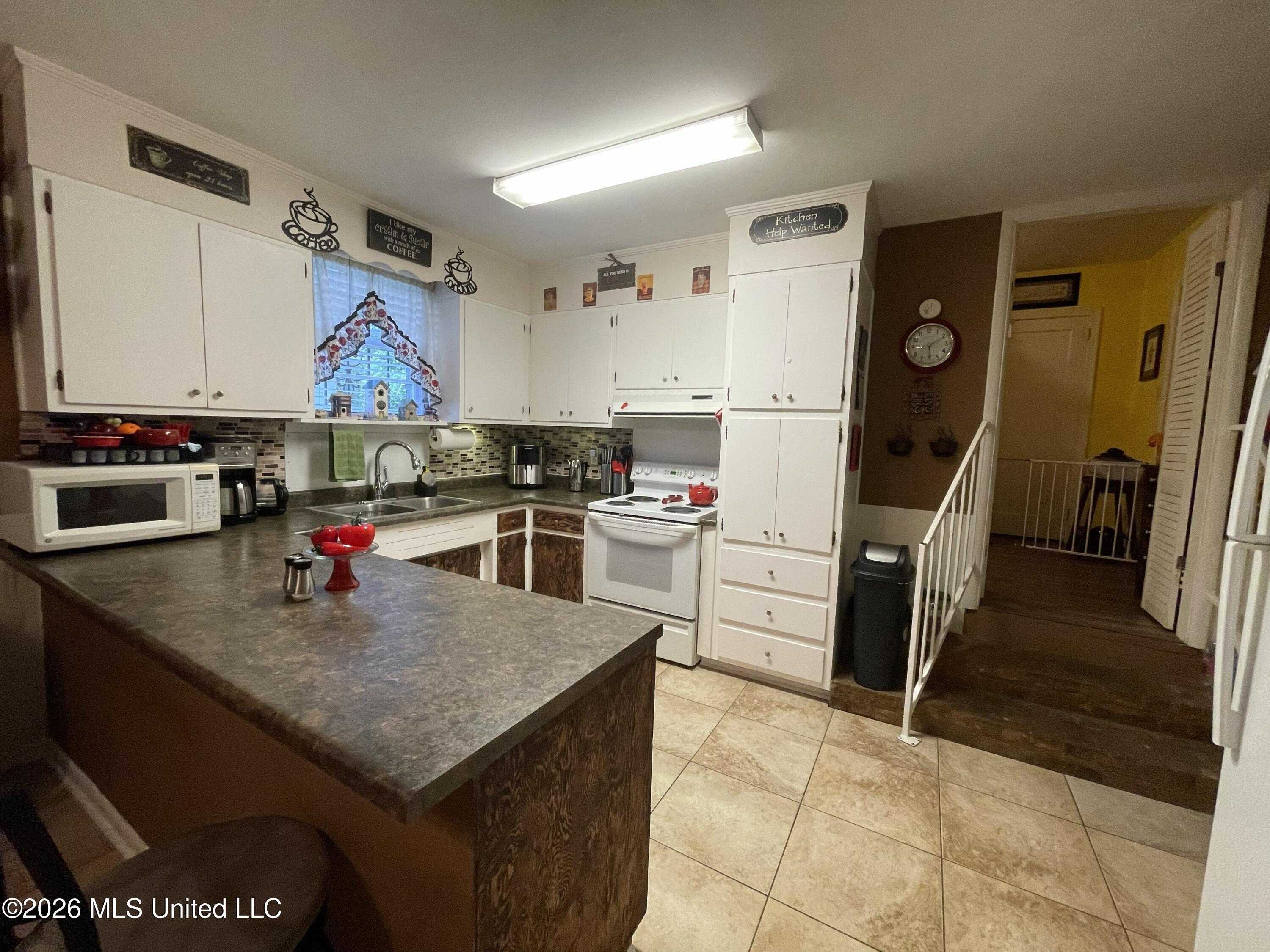 1172 W 20th Street Property Photo 10
