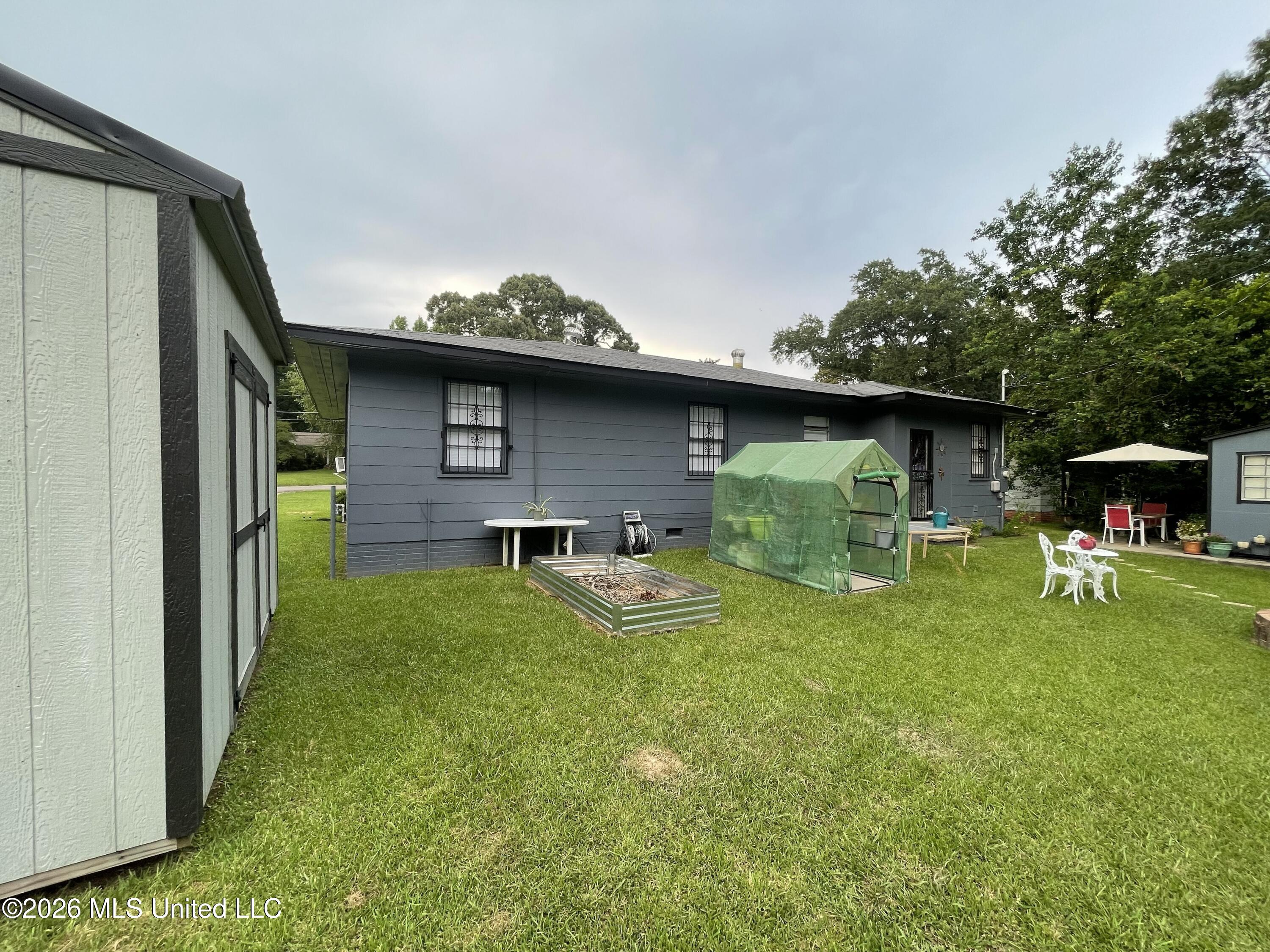 1172 W 20th Street Property Photo 33