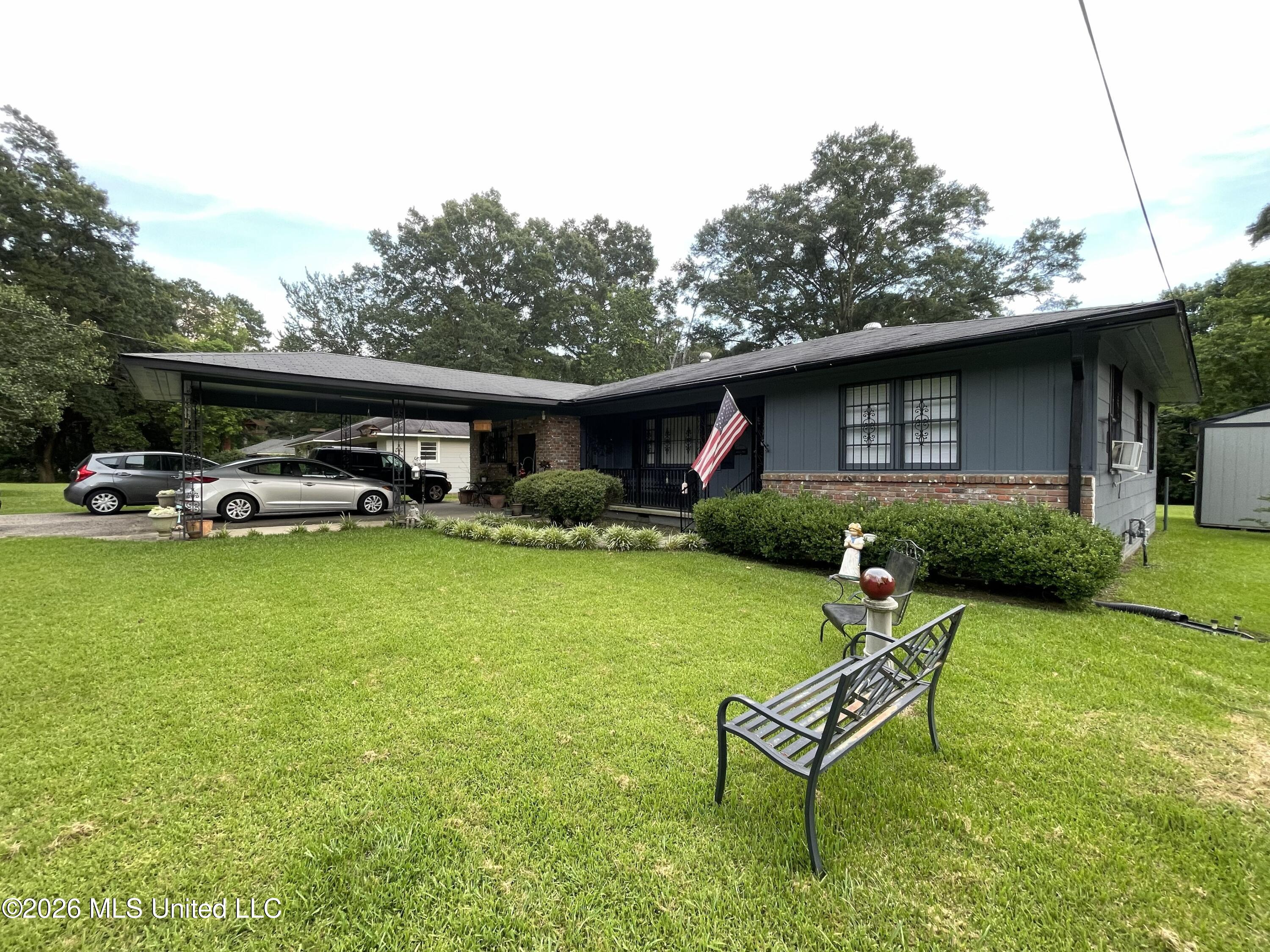 1172 W 20th Street Property Photo 35