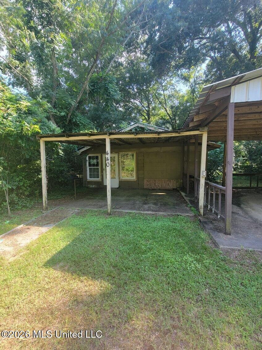 440 E Chickasaw Street Property Photo 1