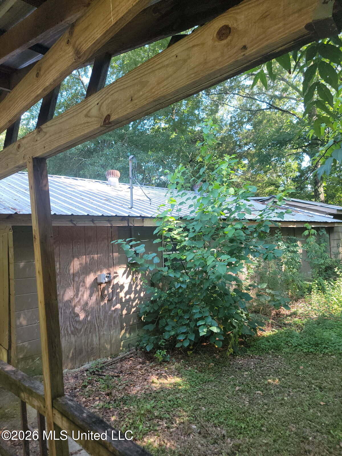 440 E Chickasaw Street Property Photo 3