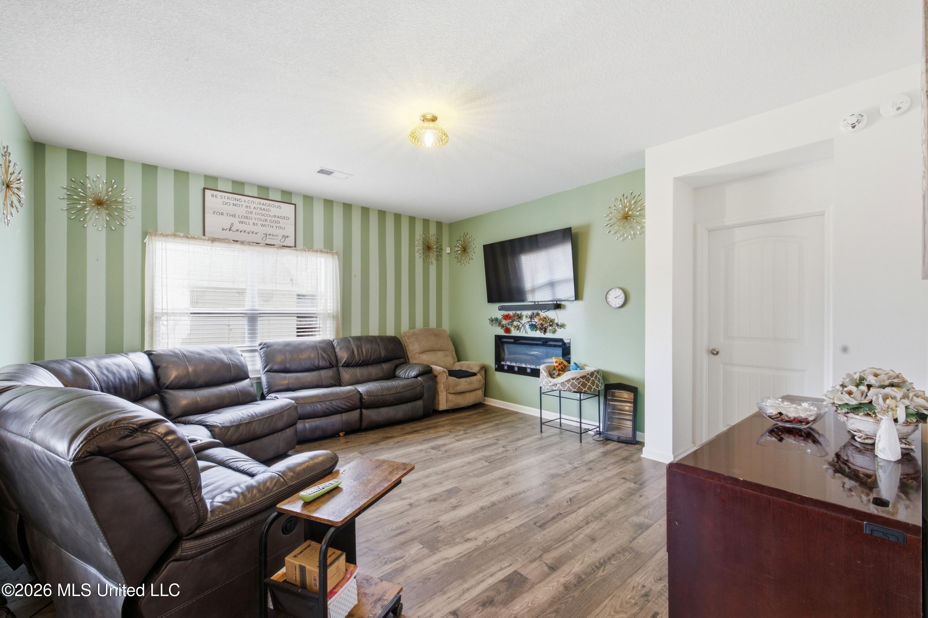 28 Twin Lakes Drive Property Photo 14