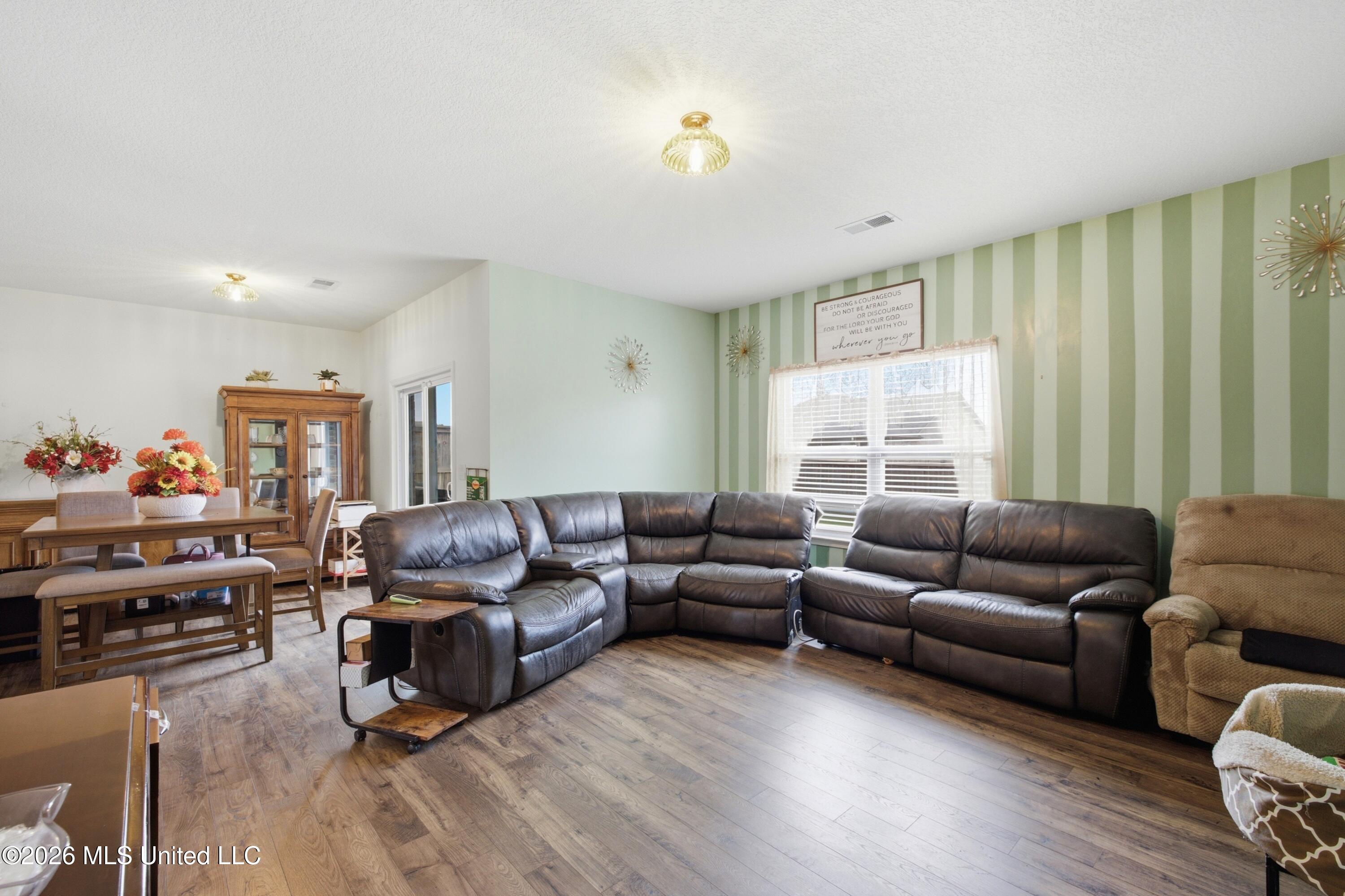 28 Twin Lakes Drive Property Photo 16