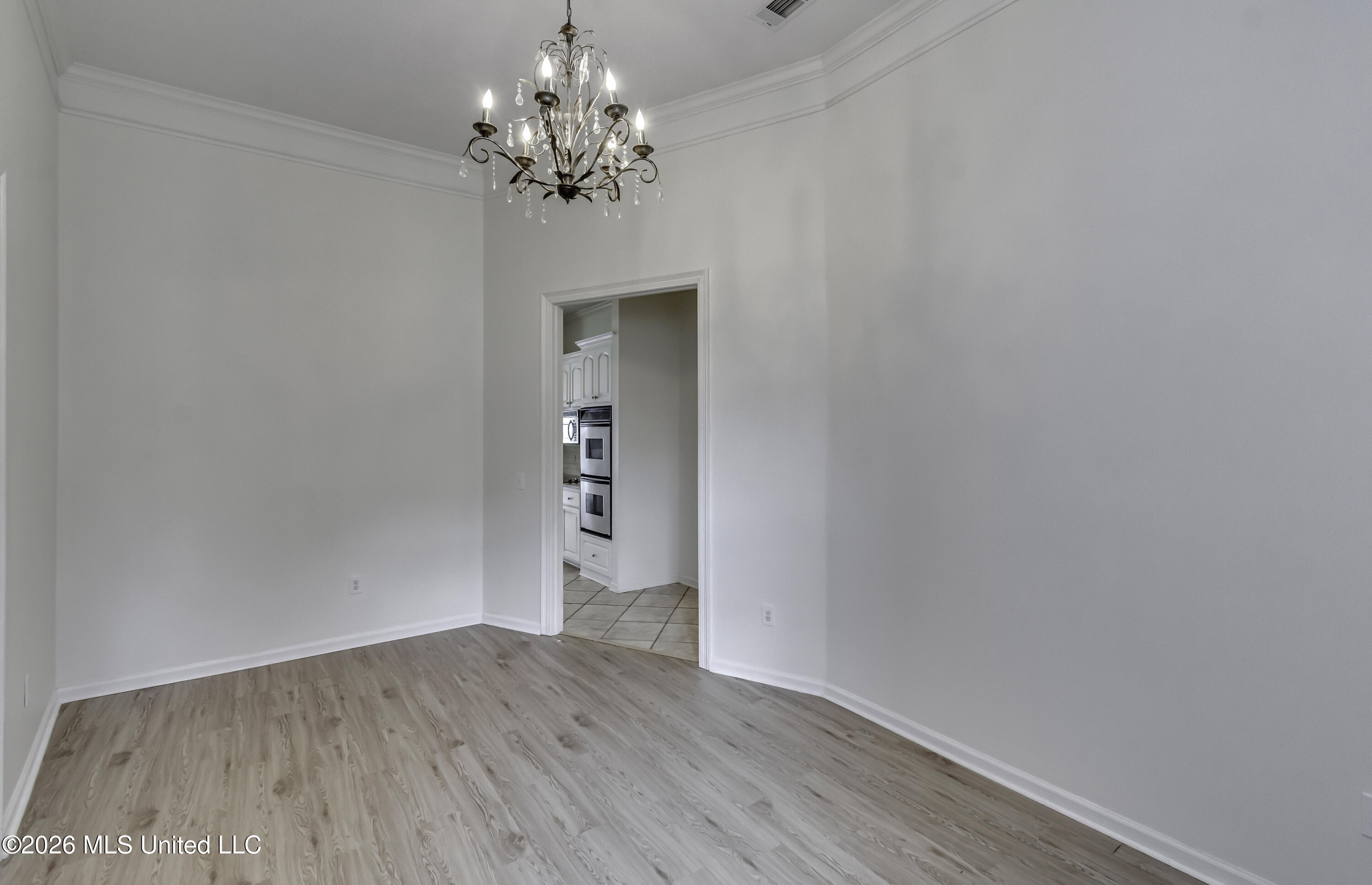 290 Geneva Boulevard Property Photo 5