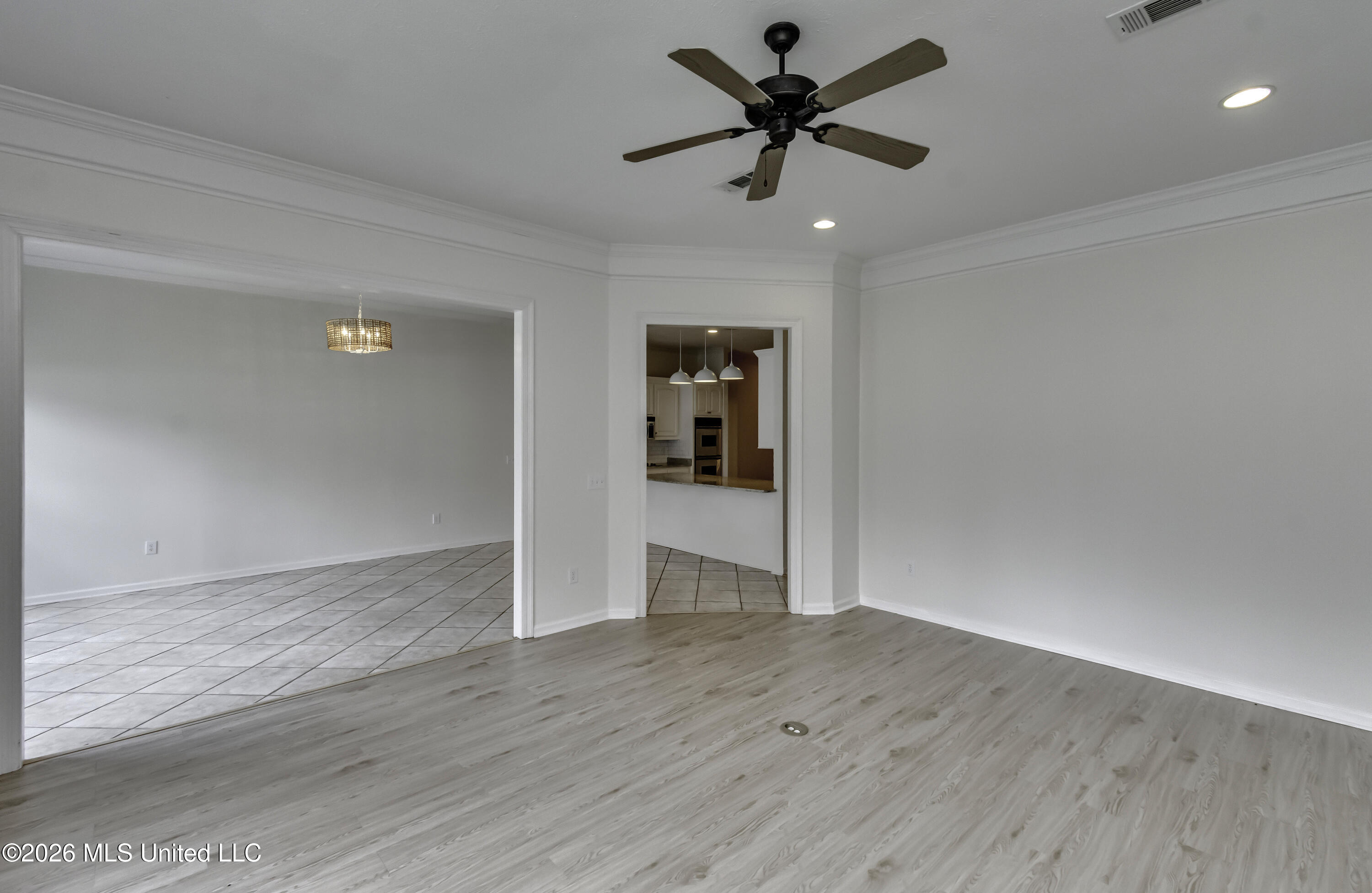 290 Geneva Boulevard Property Photo 9