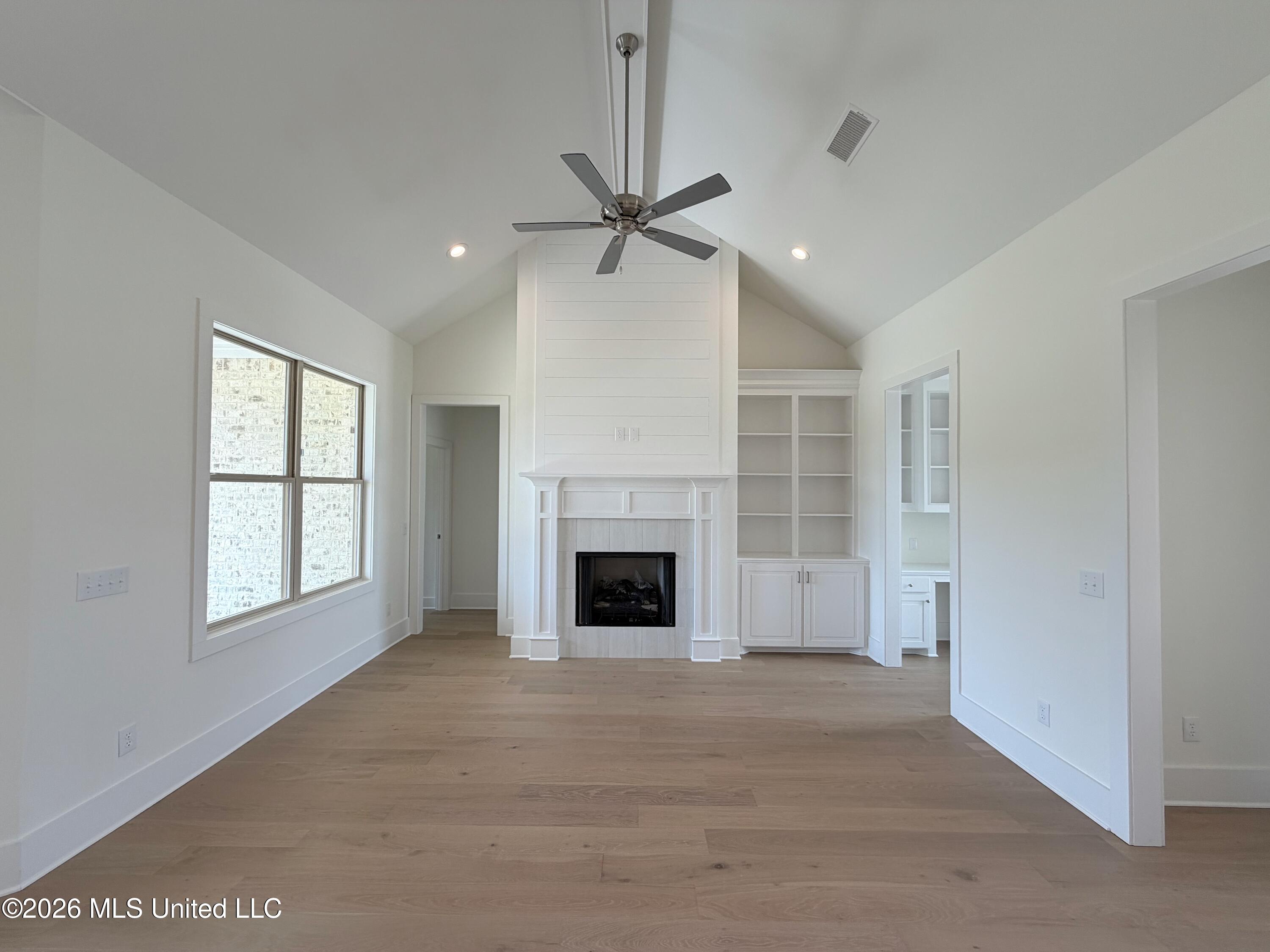404 Alta Vista Property Photo 6
