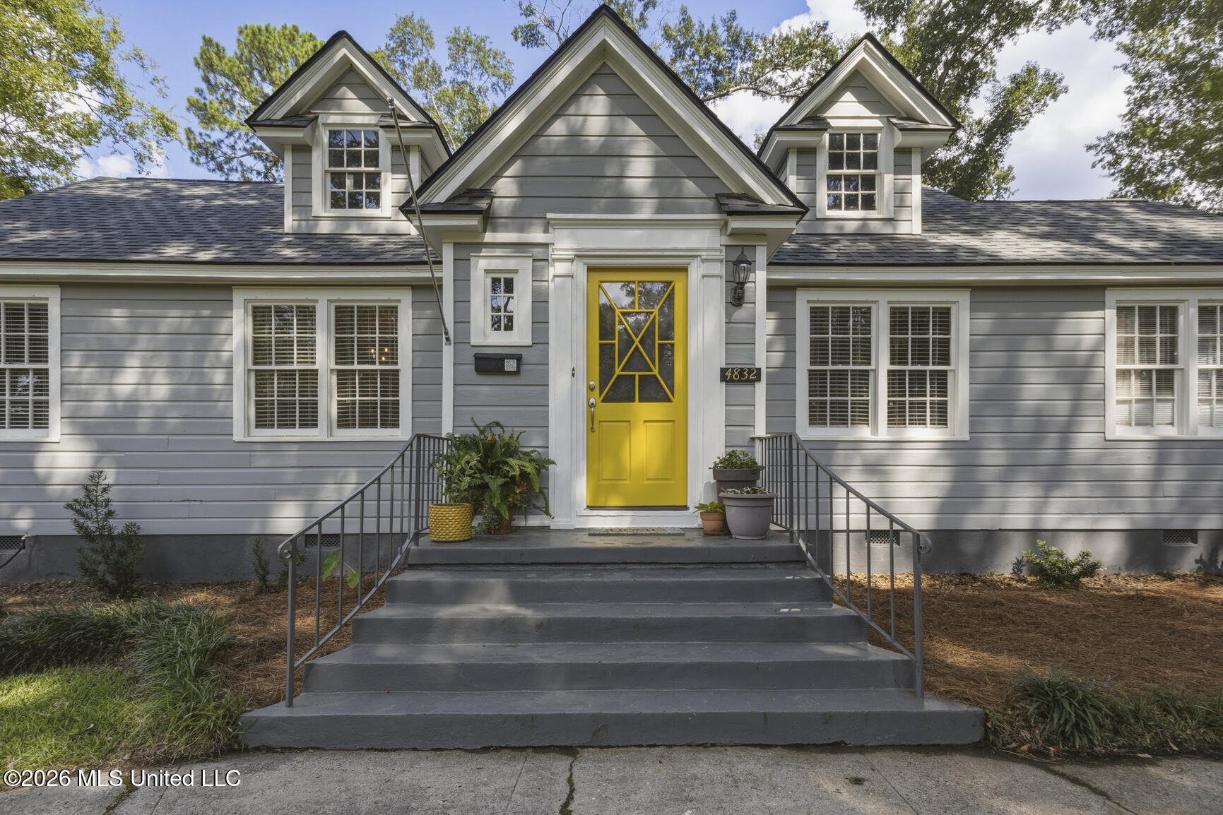 4832 Windermere Terrace Property Photo 5