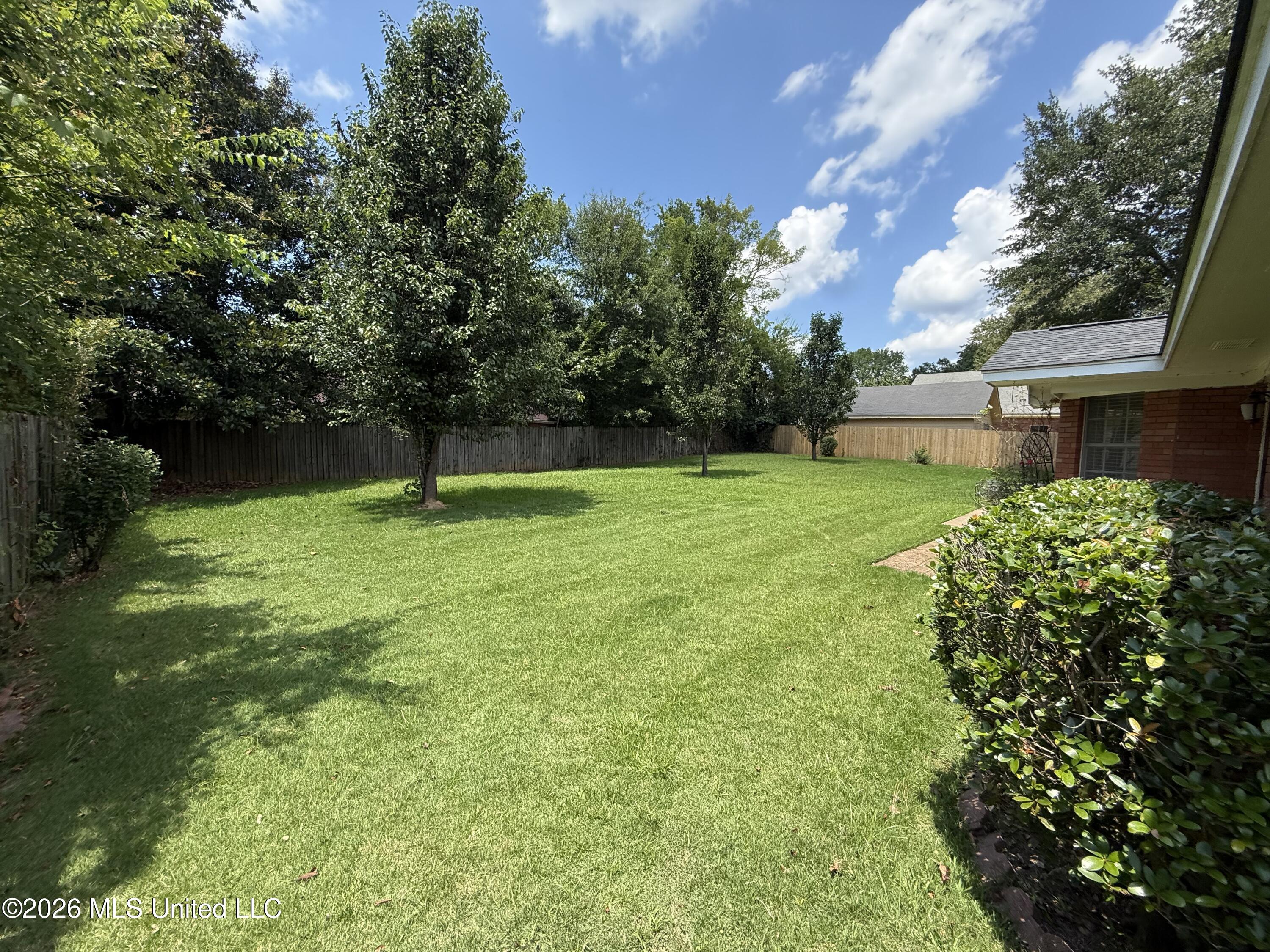 1842 Lake Trace Drive Property Photo 3