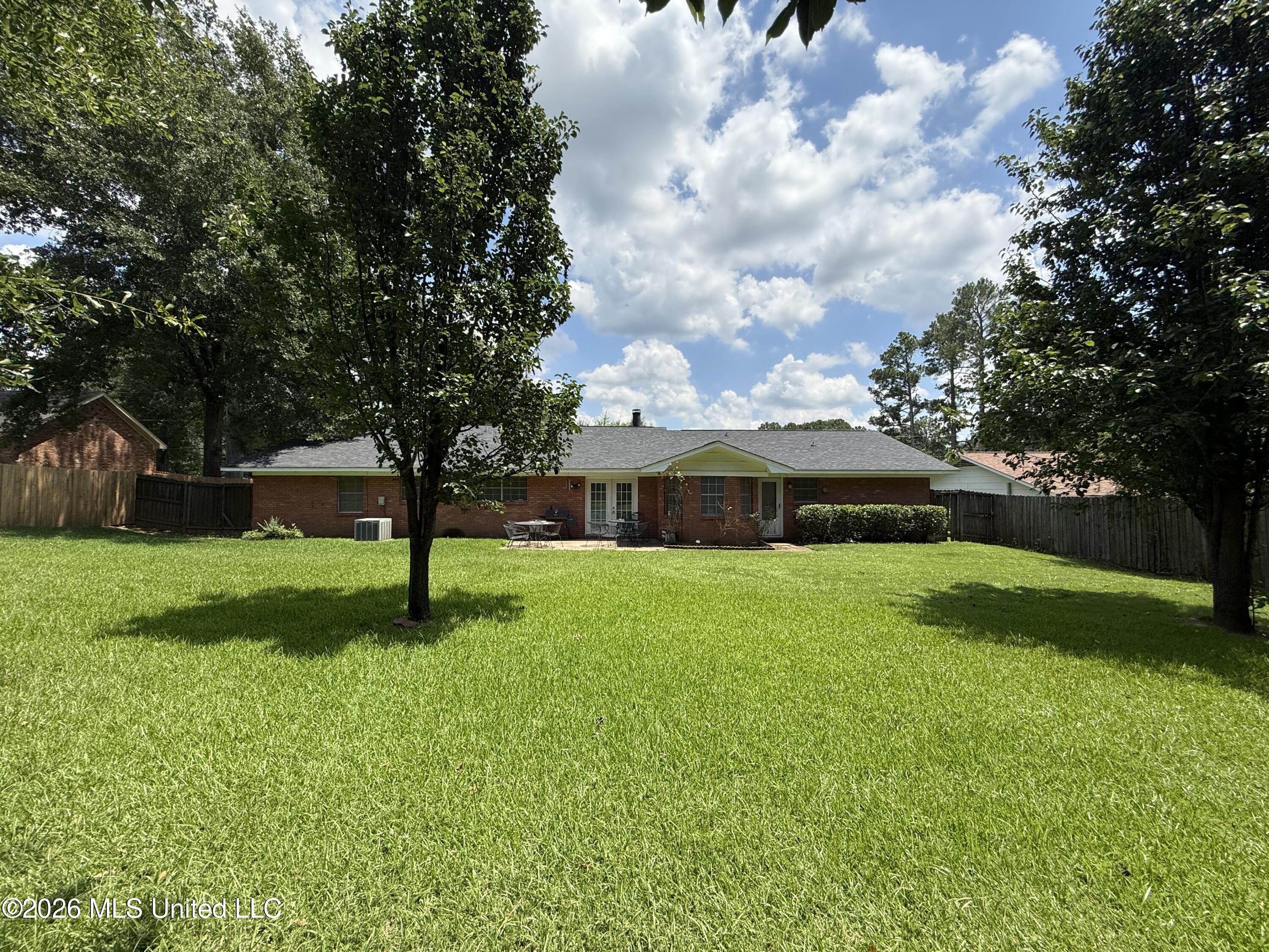 1842 Lake Trace Drive Property Photo 4