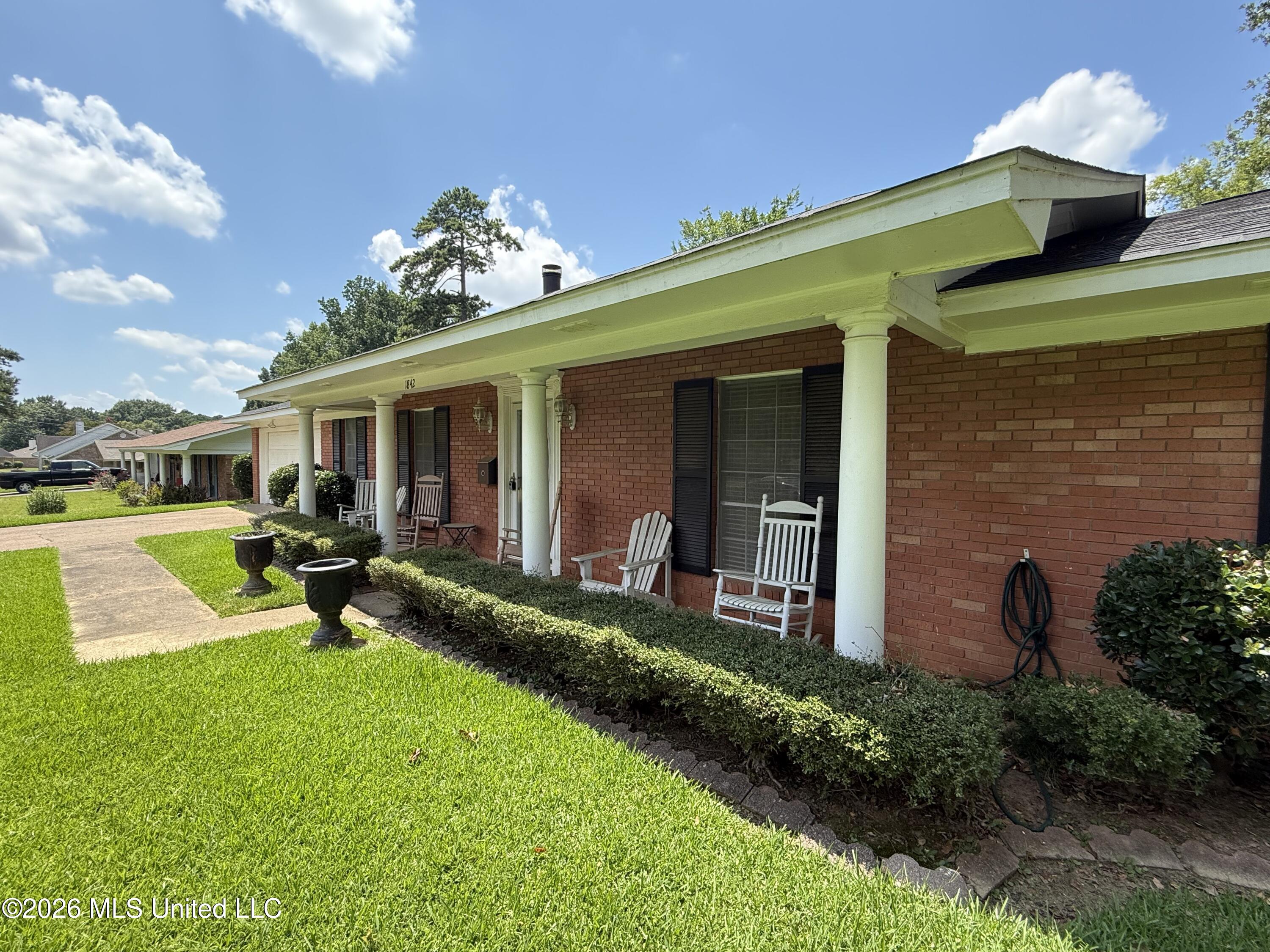 1842 Lake Trace Drive Property Photo 24