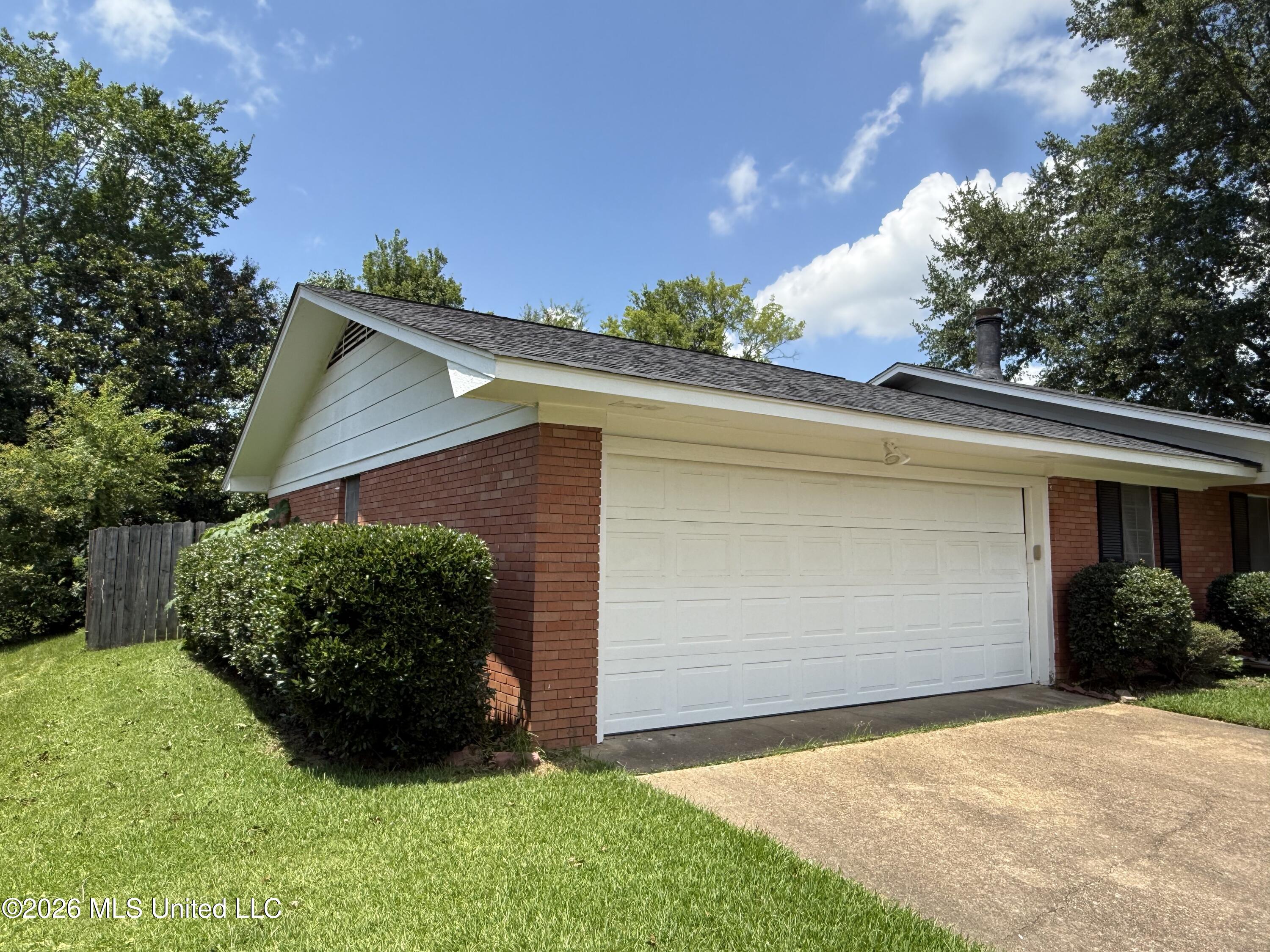 1842 Lake Trace Drive Property Photo 27
