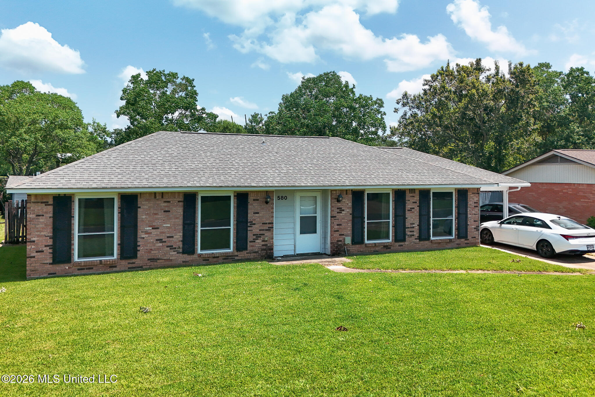 580 Nadine Dr Property Photo 2