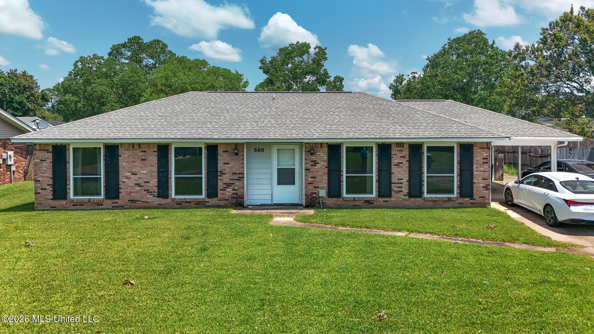 580 Nadine Dr Property Photo 3