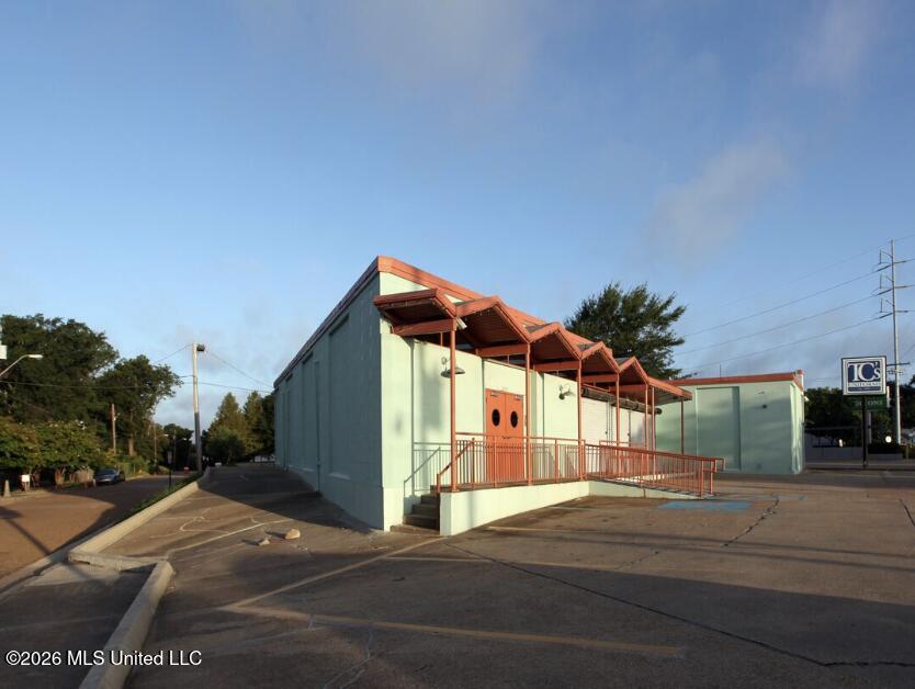2725 N State Street Property Photo 2