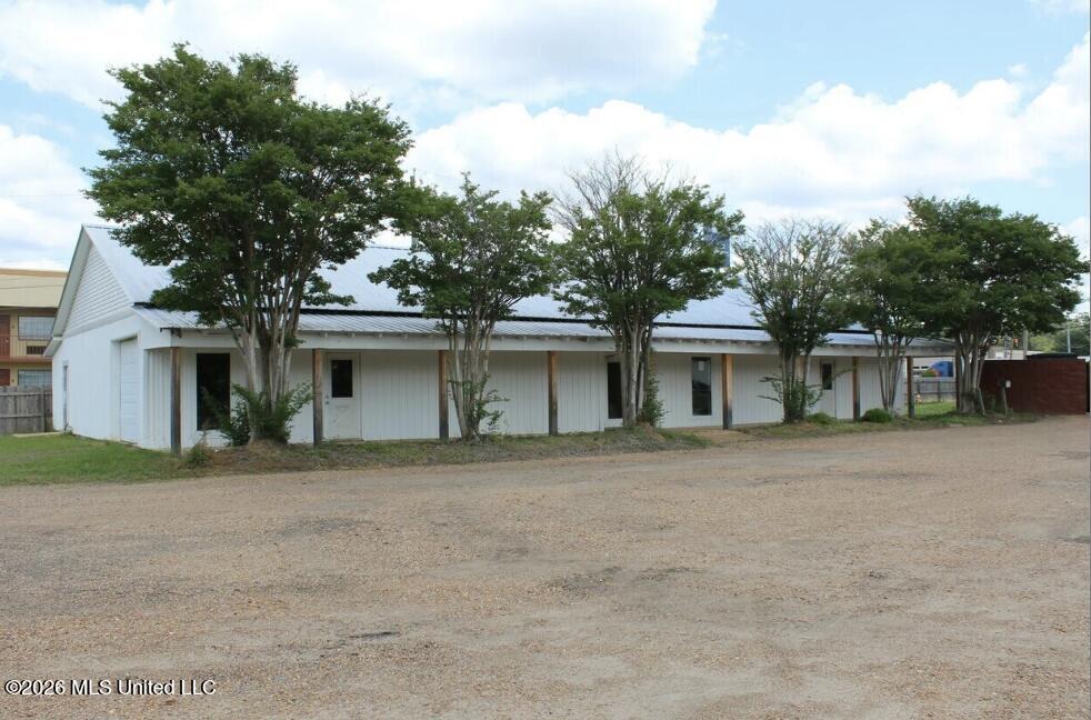 307 S Pearson Road Property Photo 2