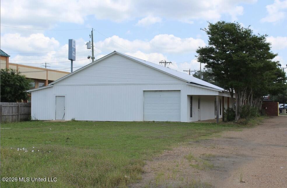 307 S Pearson Road Property Photo 3