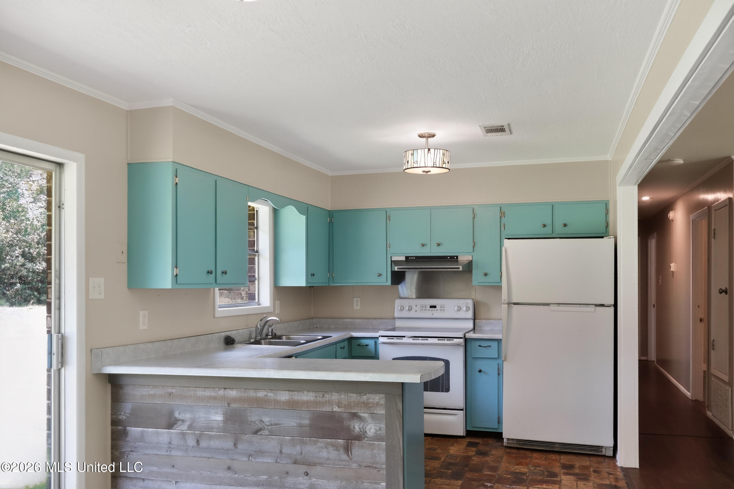 6301 Cleo Drive Property Photo 3