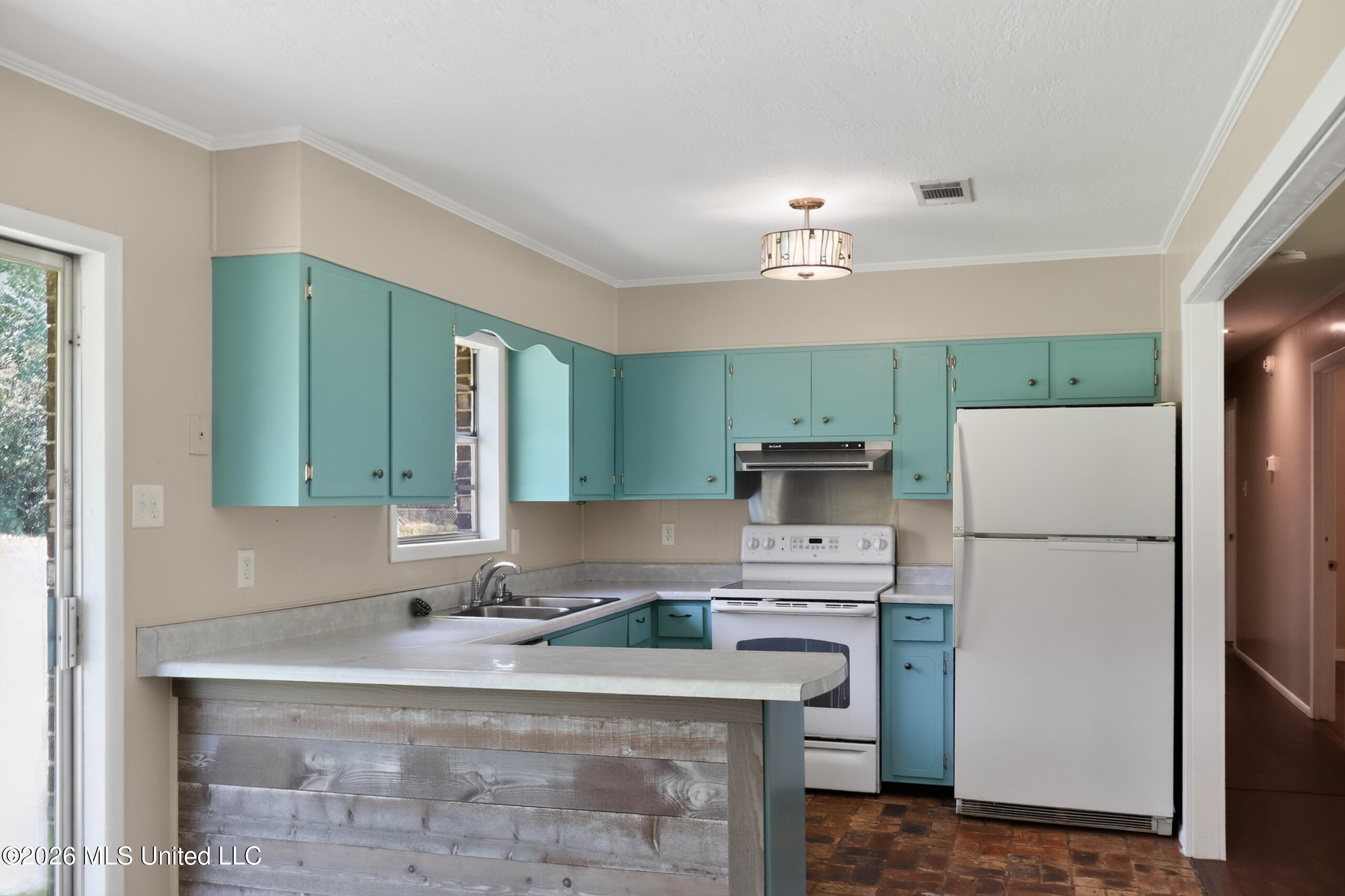 6301 Cleo Drive Property Photo 7