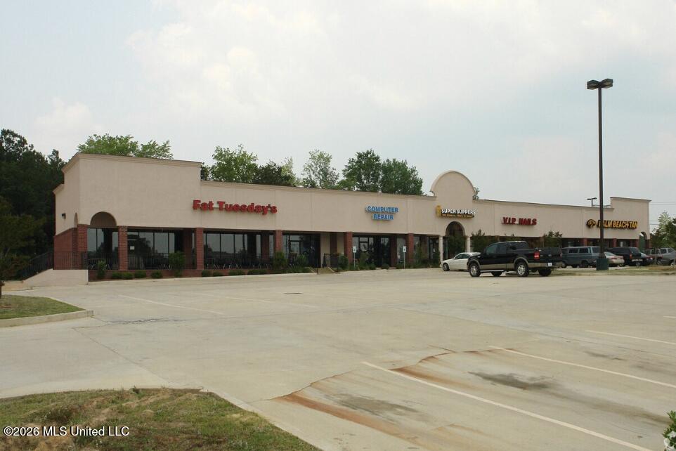 6923 Old Canton Road Property Photo 1