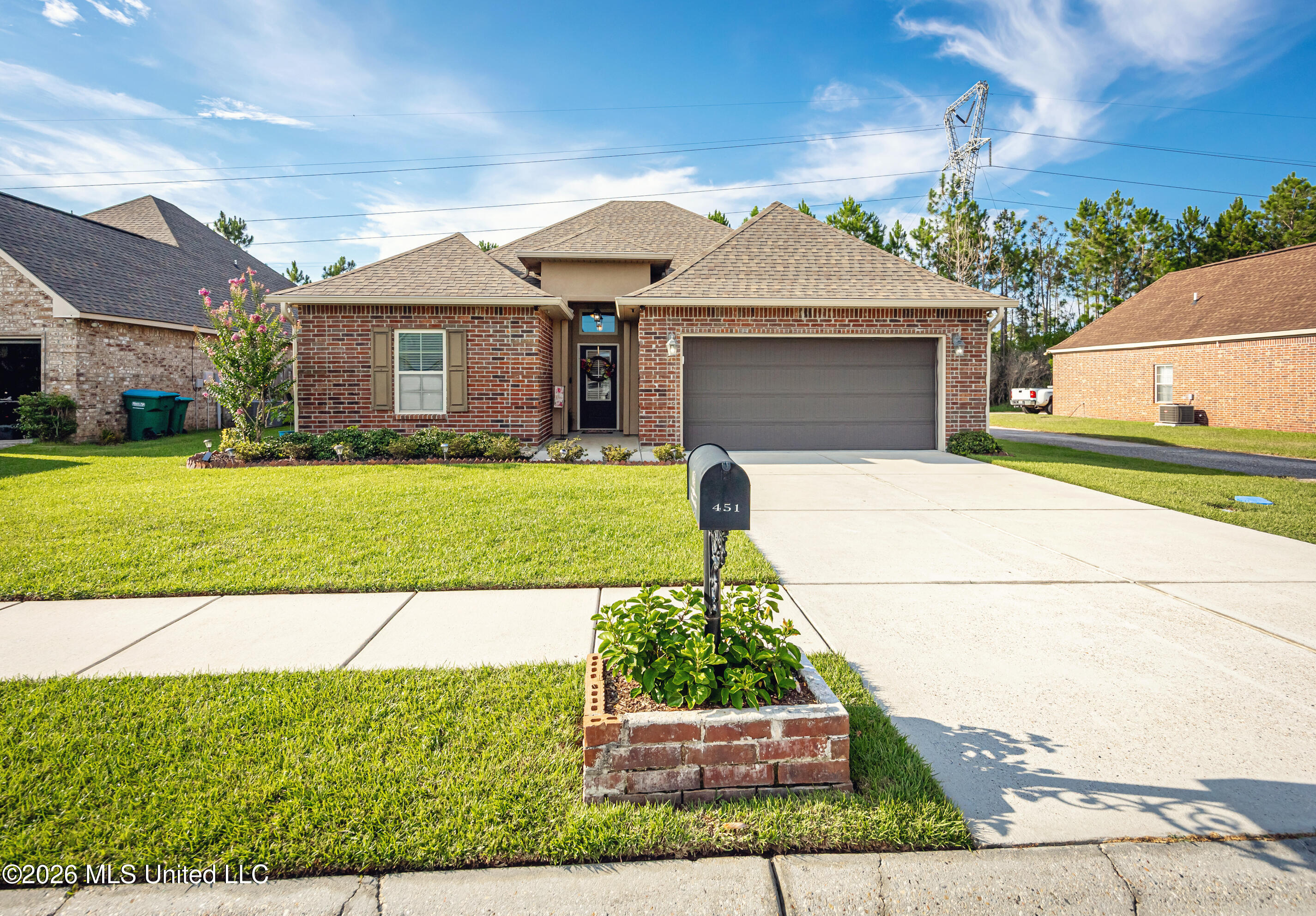 451 Palm Breeze Drive Property Photo 3
