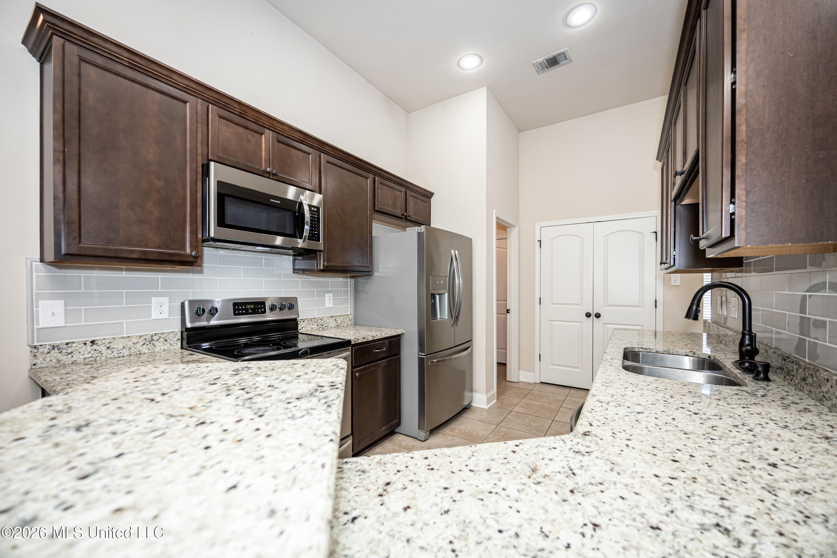 451 Palm Breeze Drive Property Photo 19