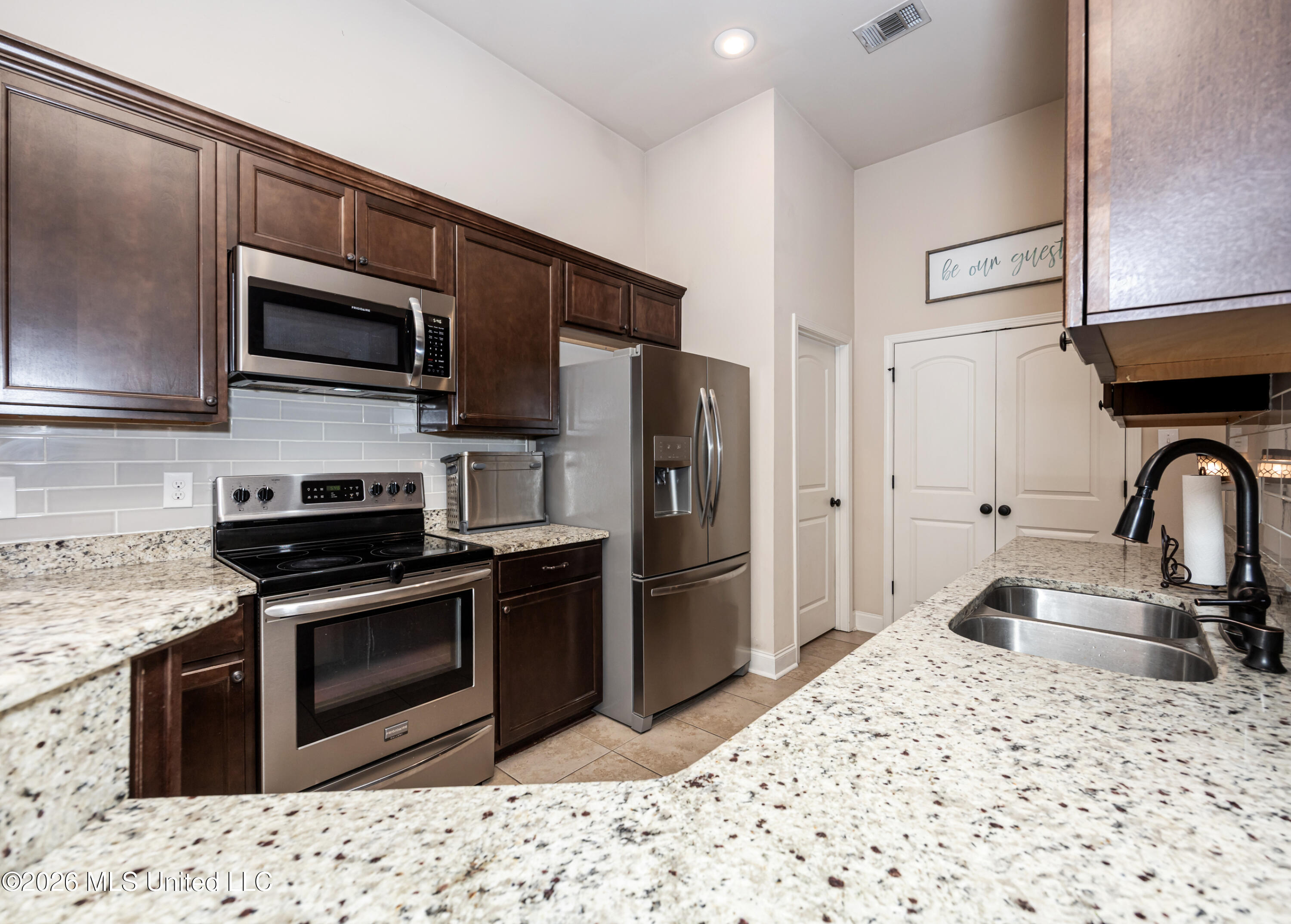 451 Palm Breeze Drive Property Photo 20