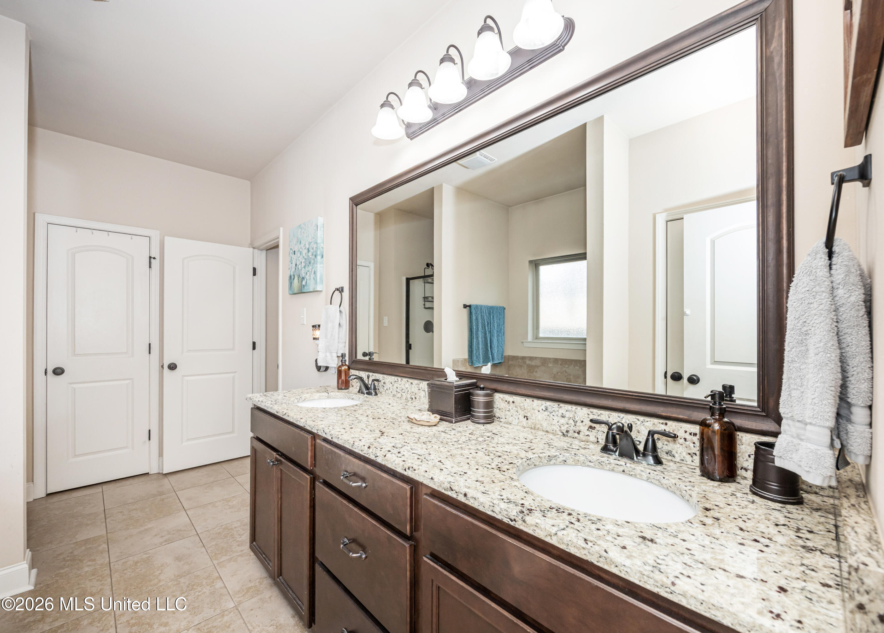 451 Palm Breeze Drive Property Photo 28