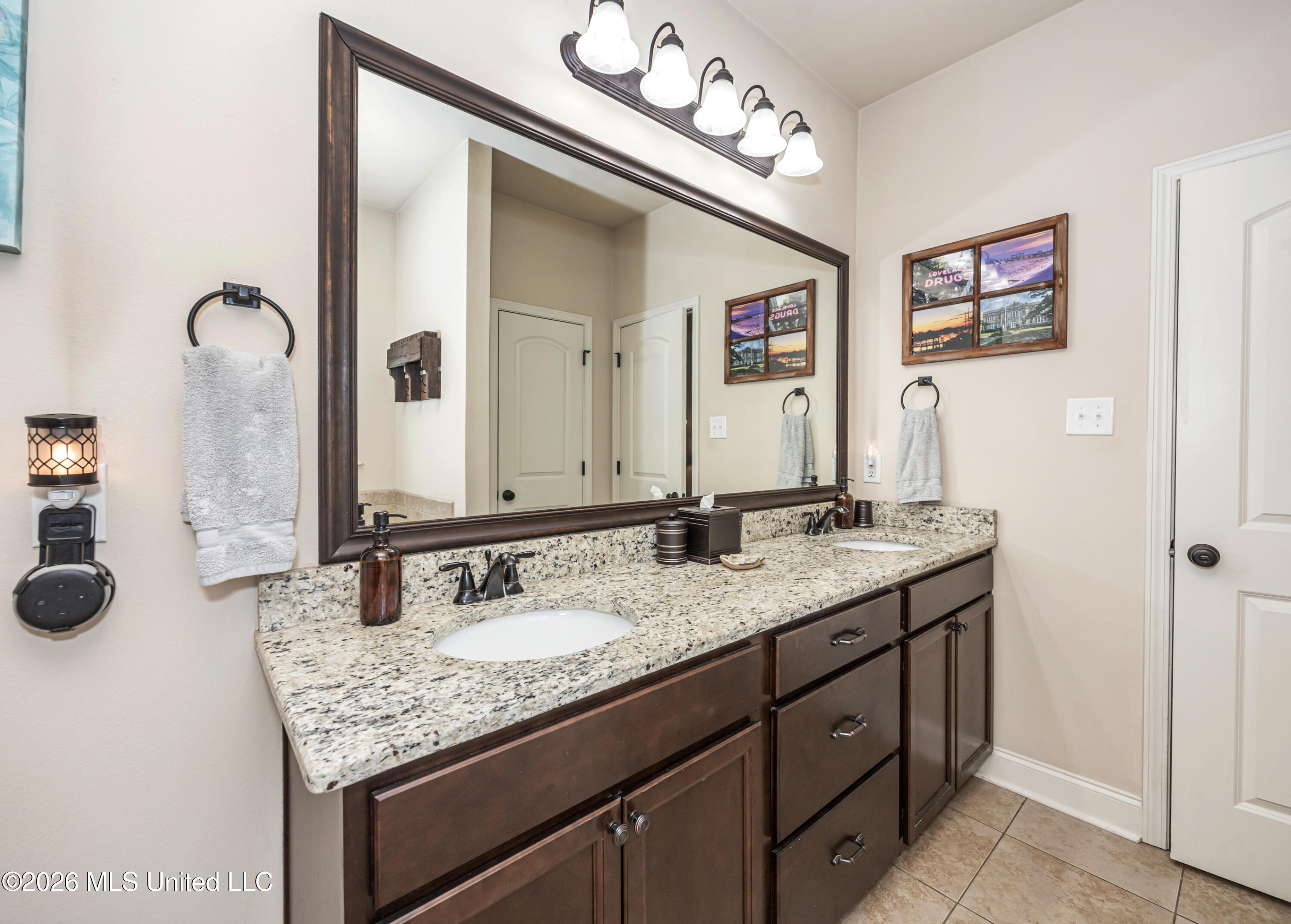 451 Palm Breeze Drive Property Photo 33