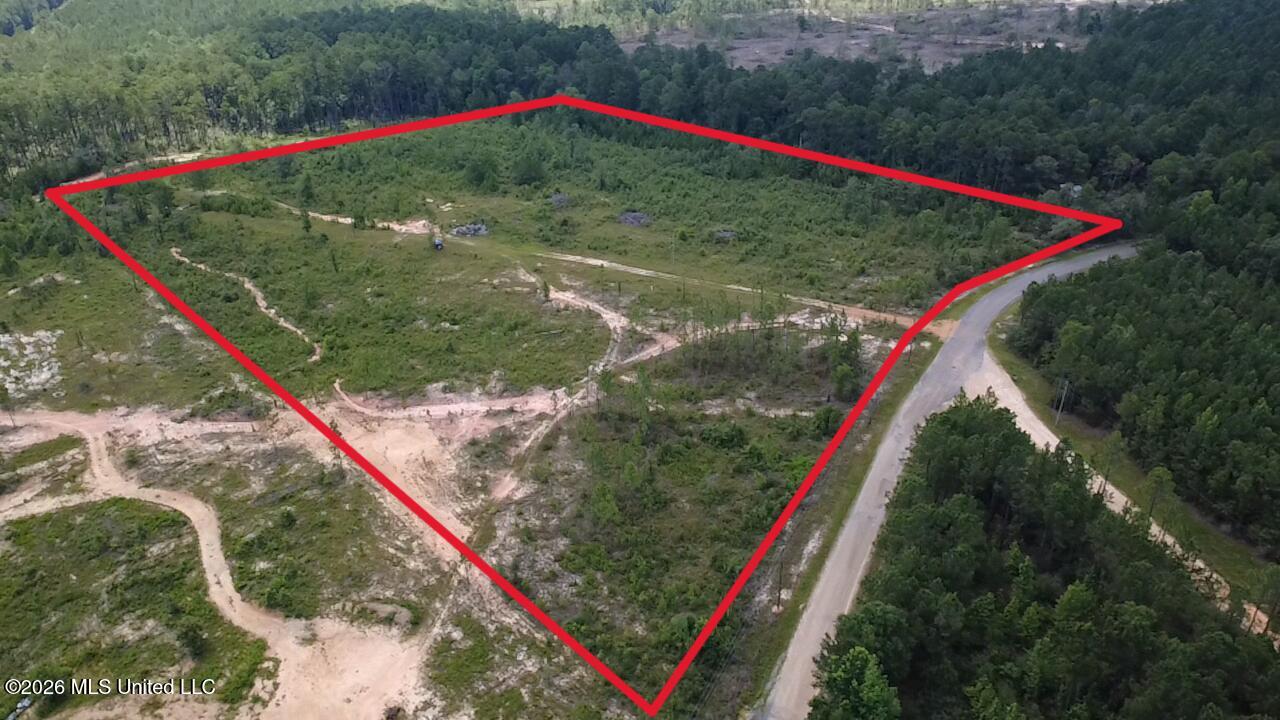 196 S County Line Road Property Photo 1