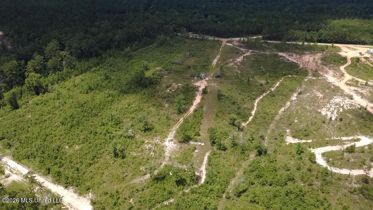 196 S County Line Road Property Photo 3