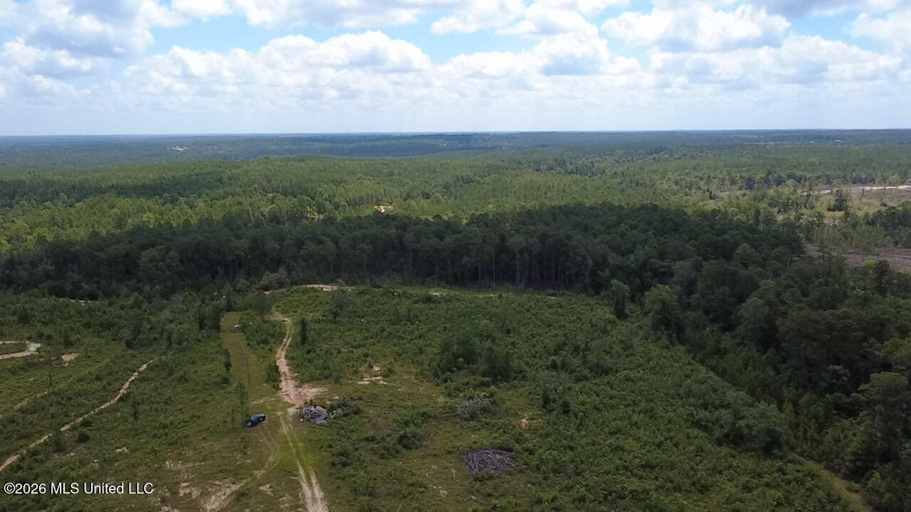 196 S County Line Road Property Photo 4