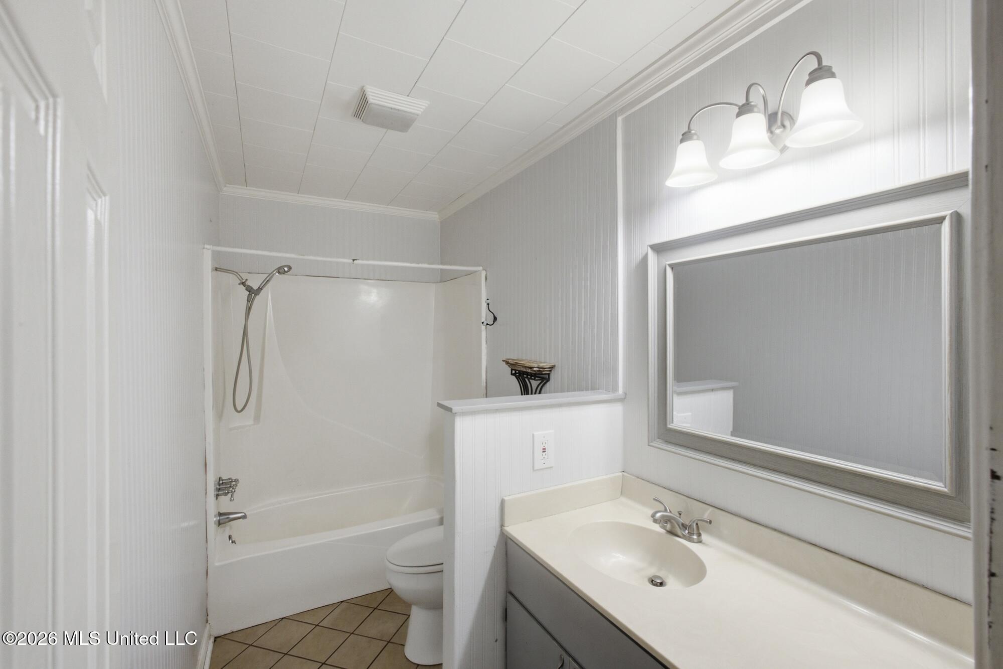 240 Applewhite Road Property Photo 8