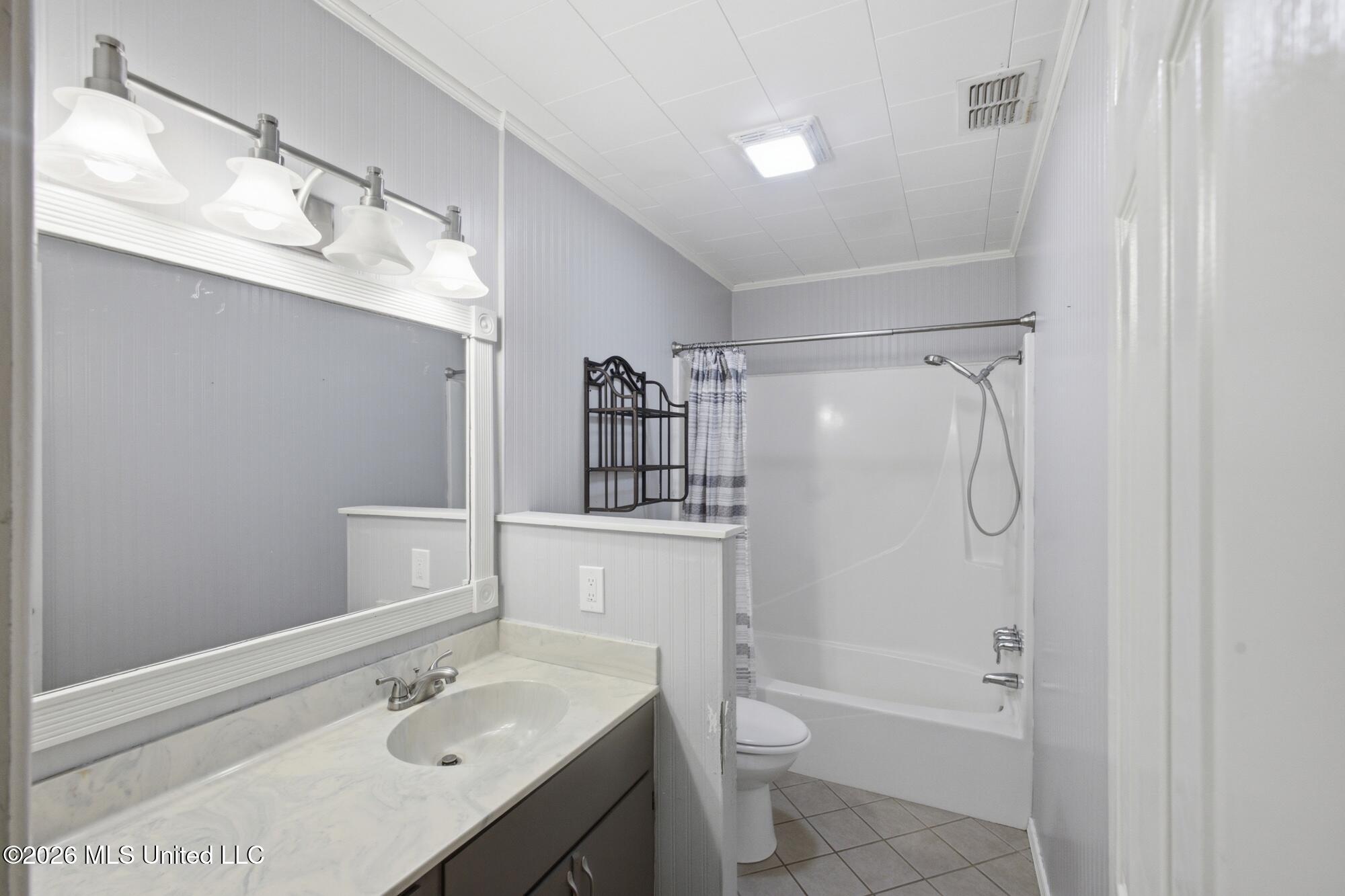 240 Applewhite Road Property Photo 9