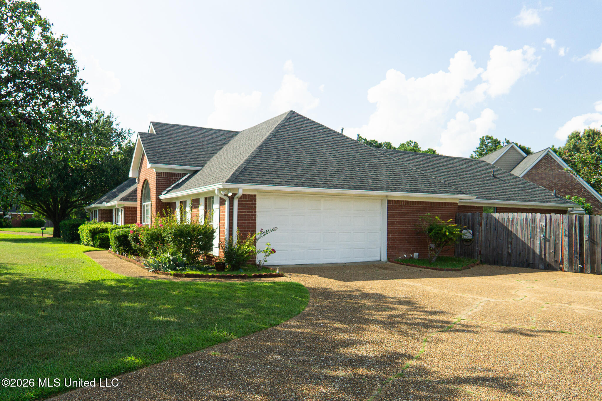 450 Fairfield Drive Property Photo 3