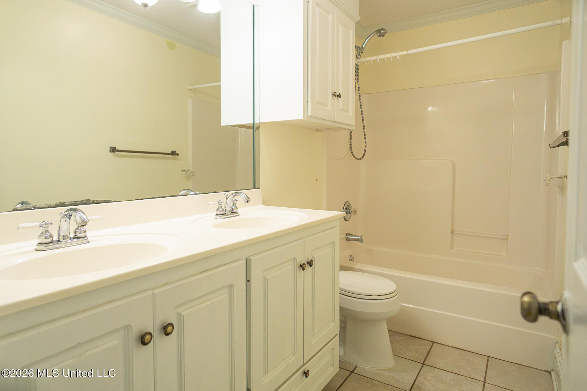 450 Fairfield Drive Property Photo 12