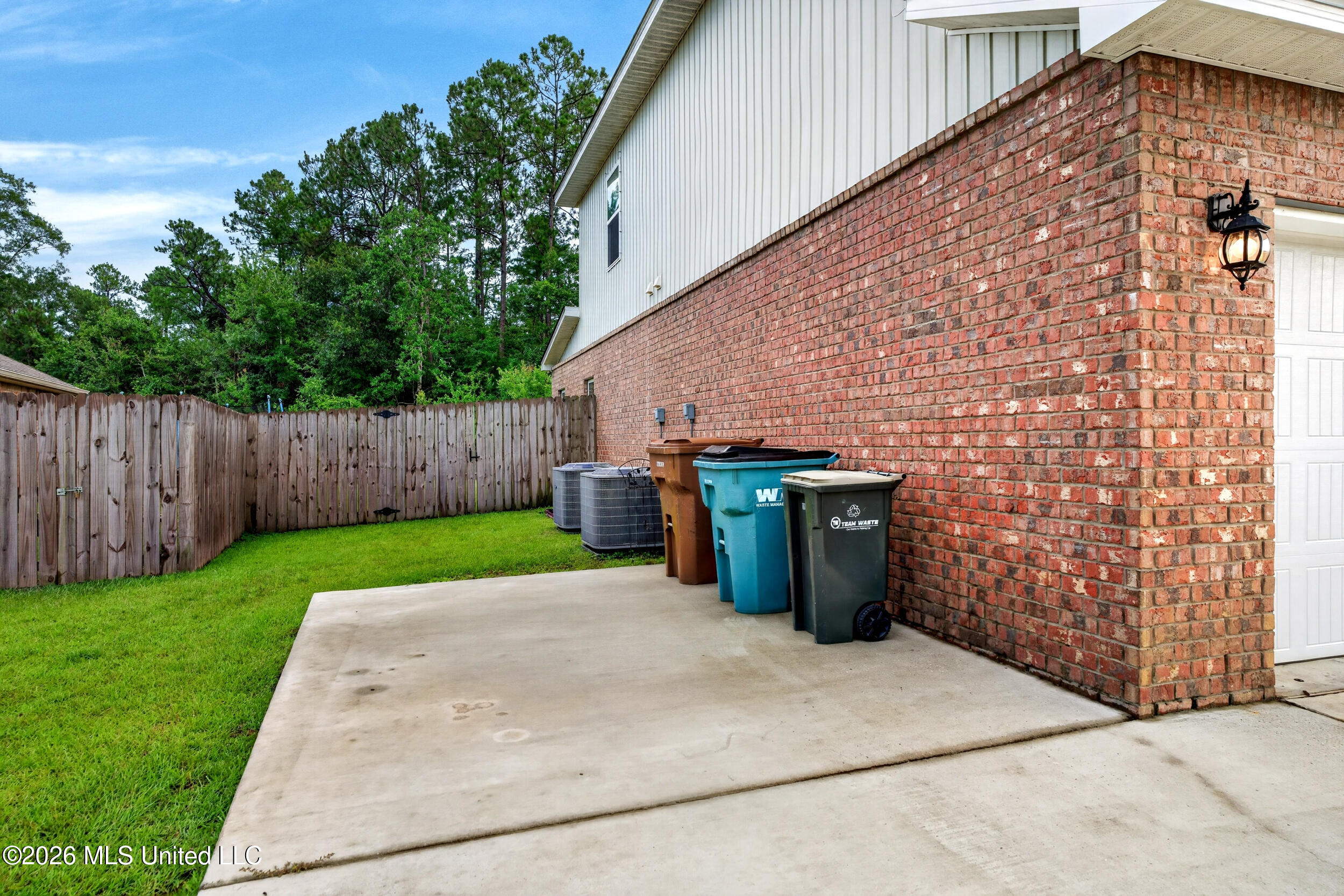 5070 Fairbury Way Property Photo 6
