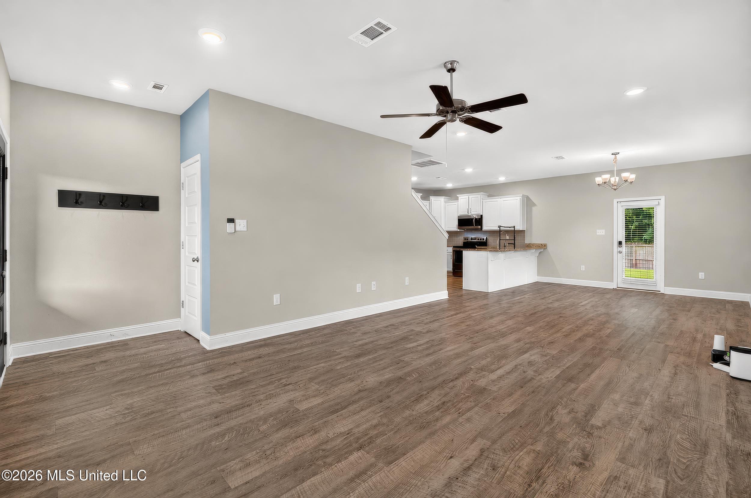 5070 Fairbury Way Property Photo 11