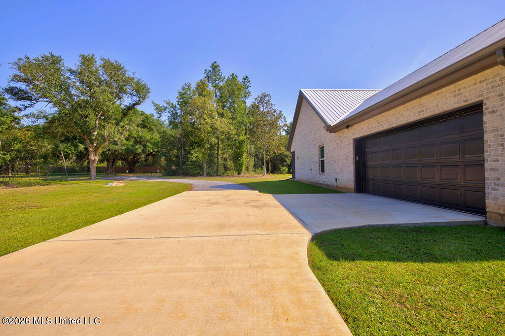 5075 D W North Road Property Photo 2