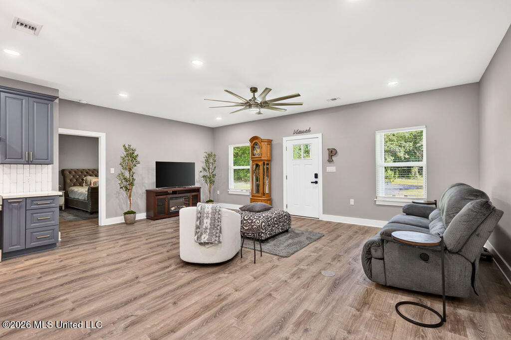 5075 D W North Road Property Photo 5