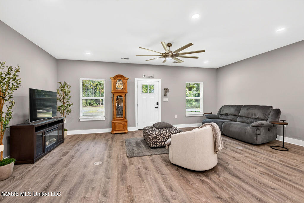 5075 D W North Road Property Photo 6