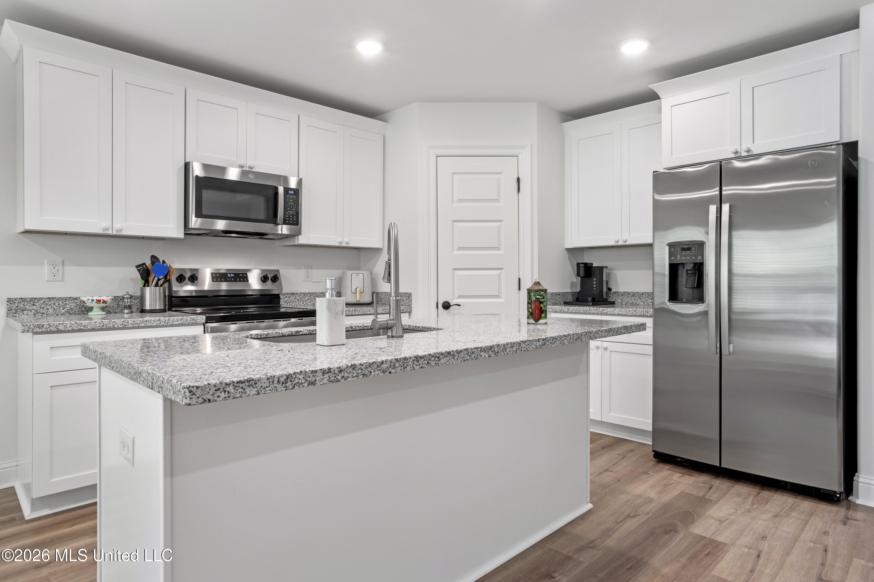6304 Annie Cove Property Photo 10