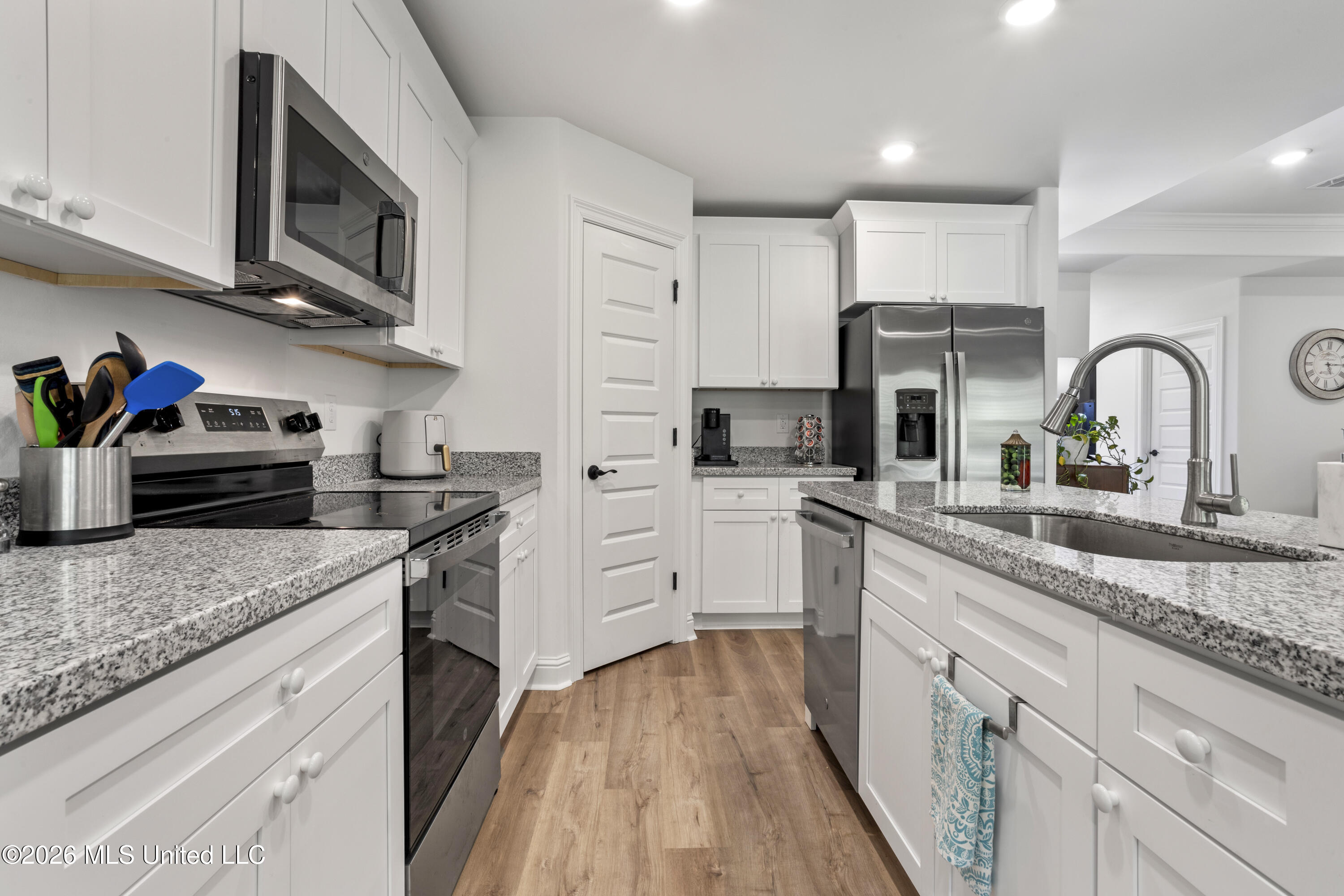 6304 Annie Cove Property Photo 11