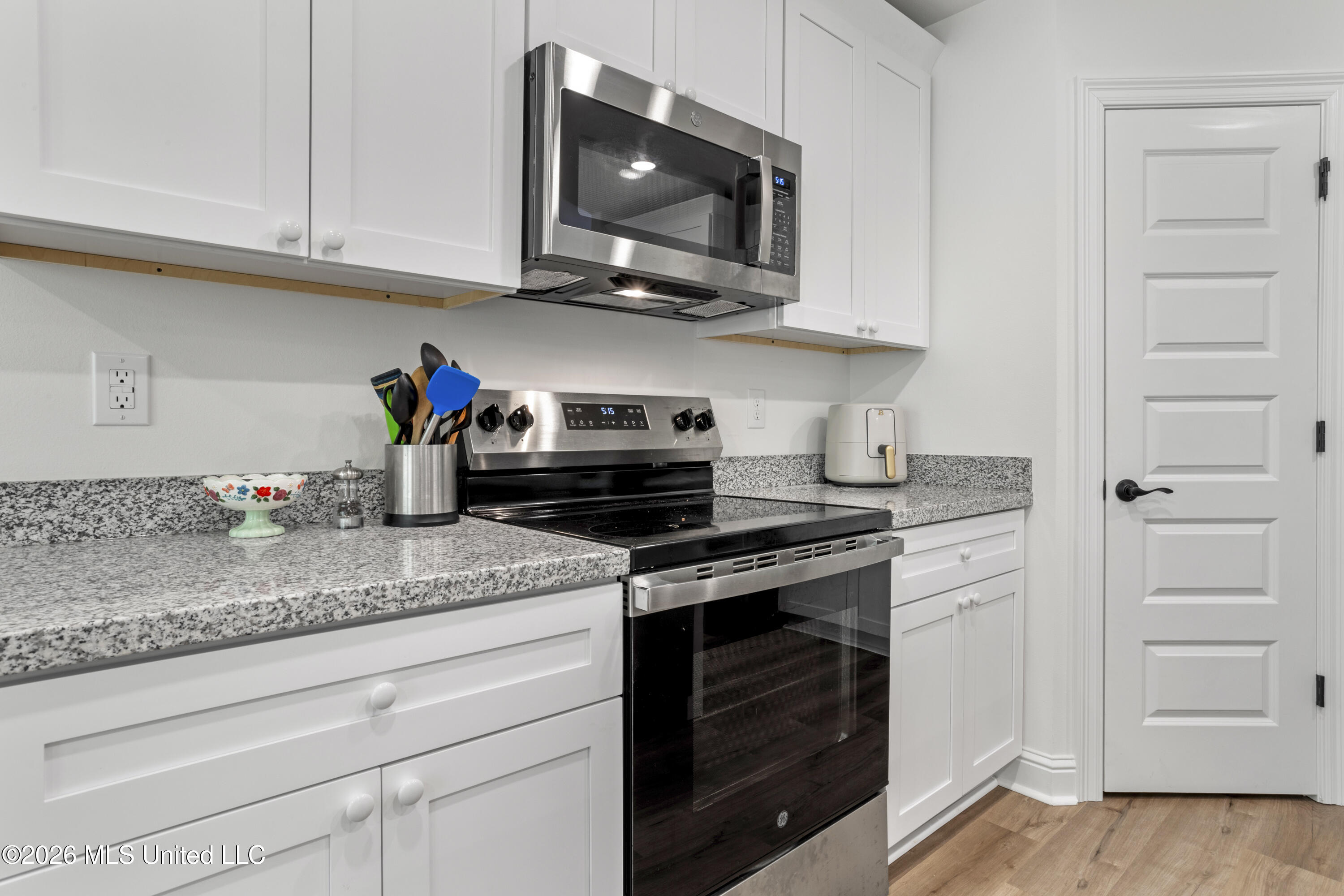 6304 Annie Cove Property Photo 12