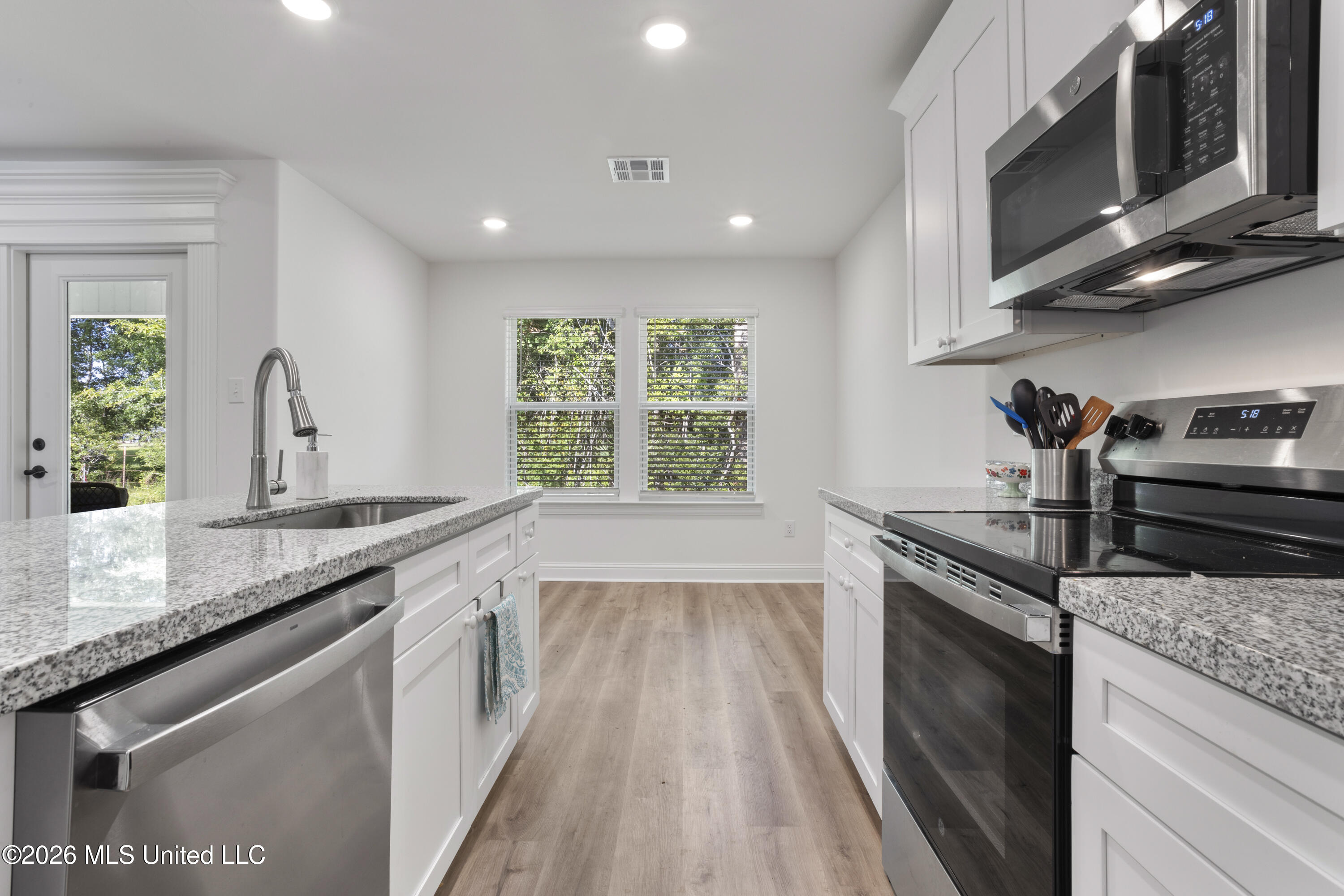 6304 Annie Cove Property Photo 14